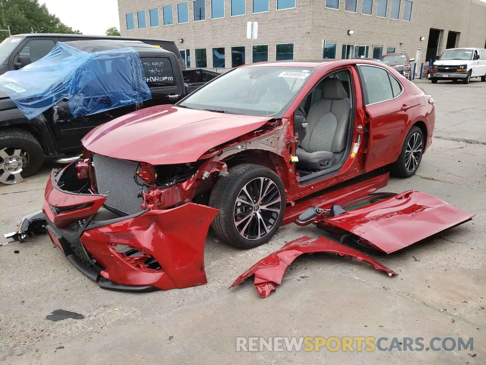 2 Photograph of a damaged car 4T1J31AK7LU017078 TOYOTA CAMRY 2020