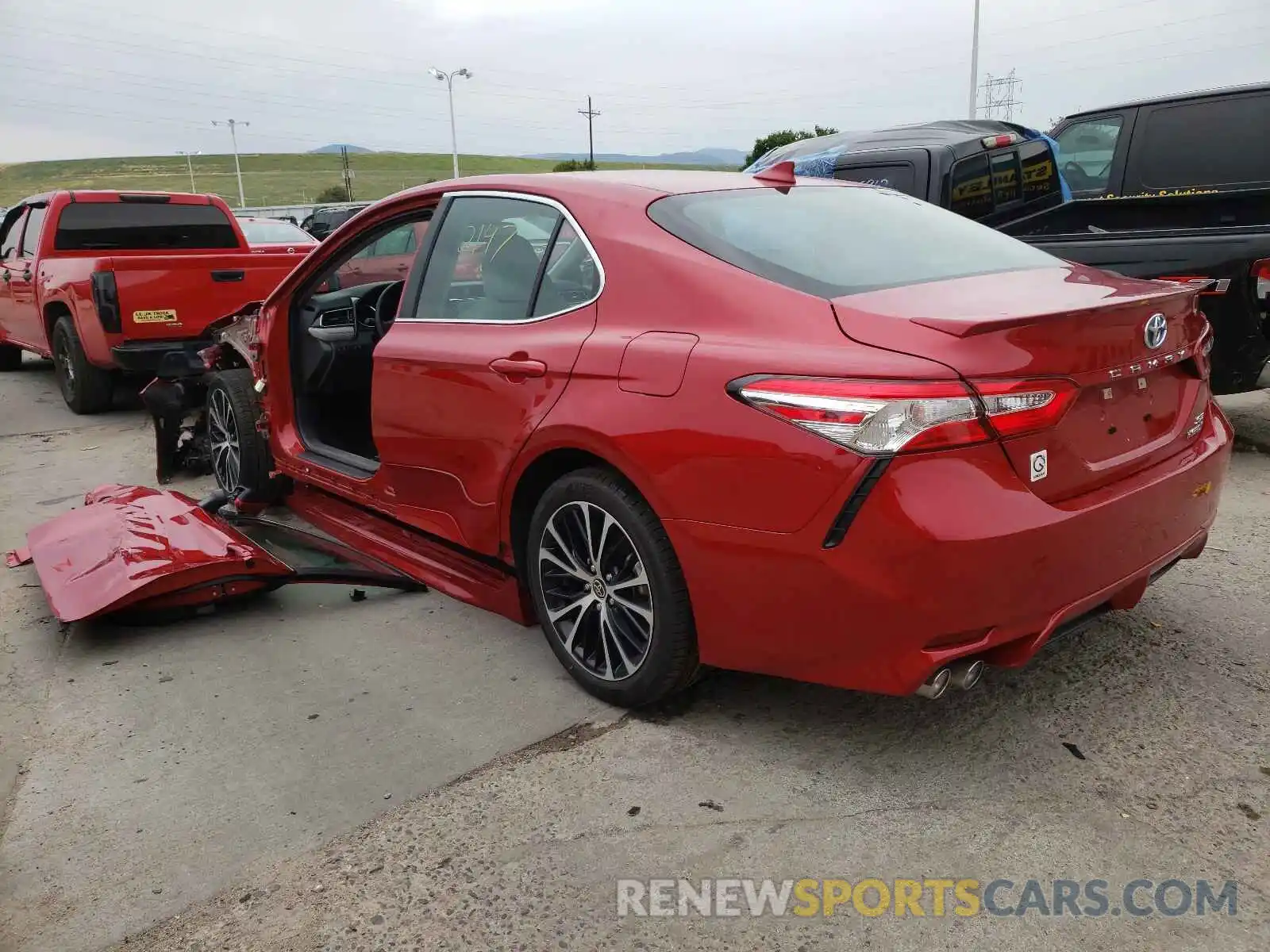 3 Photograph of a damaged car 4T1J31AK7LU017078 TOYOTA CAMRY 2020