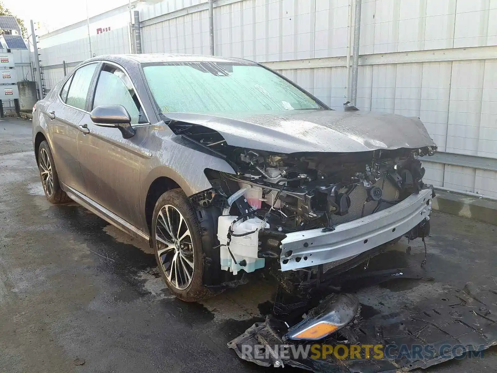 1 Photograph of a damaged car 4T1J31AK7LU518360 TOYOTA CAMRY 2020