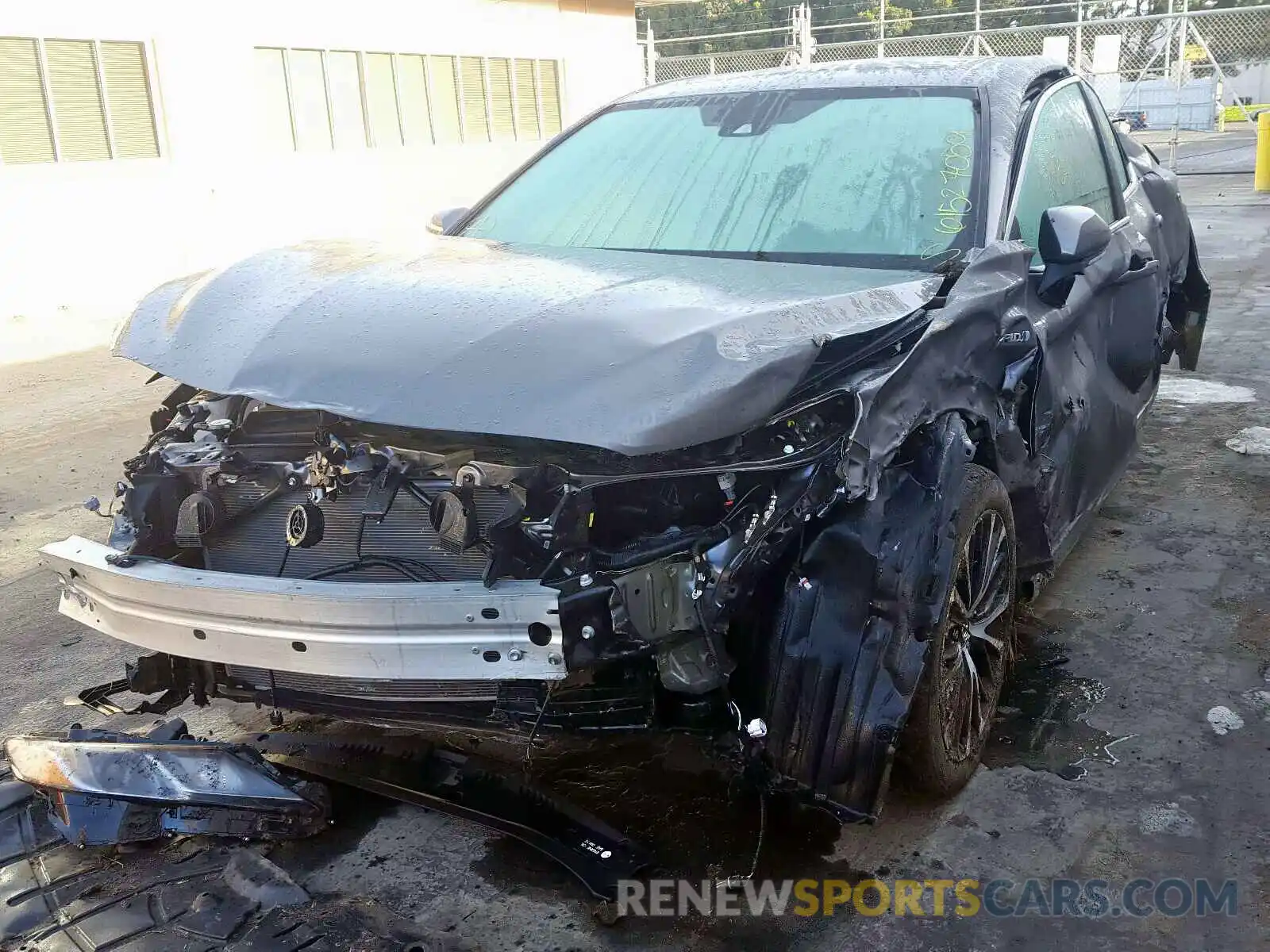 2 Photograph of a damaged car 4T1J31AK7LU518360 TOYOTA CAMRY 2020