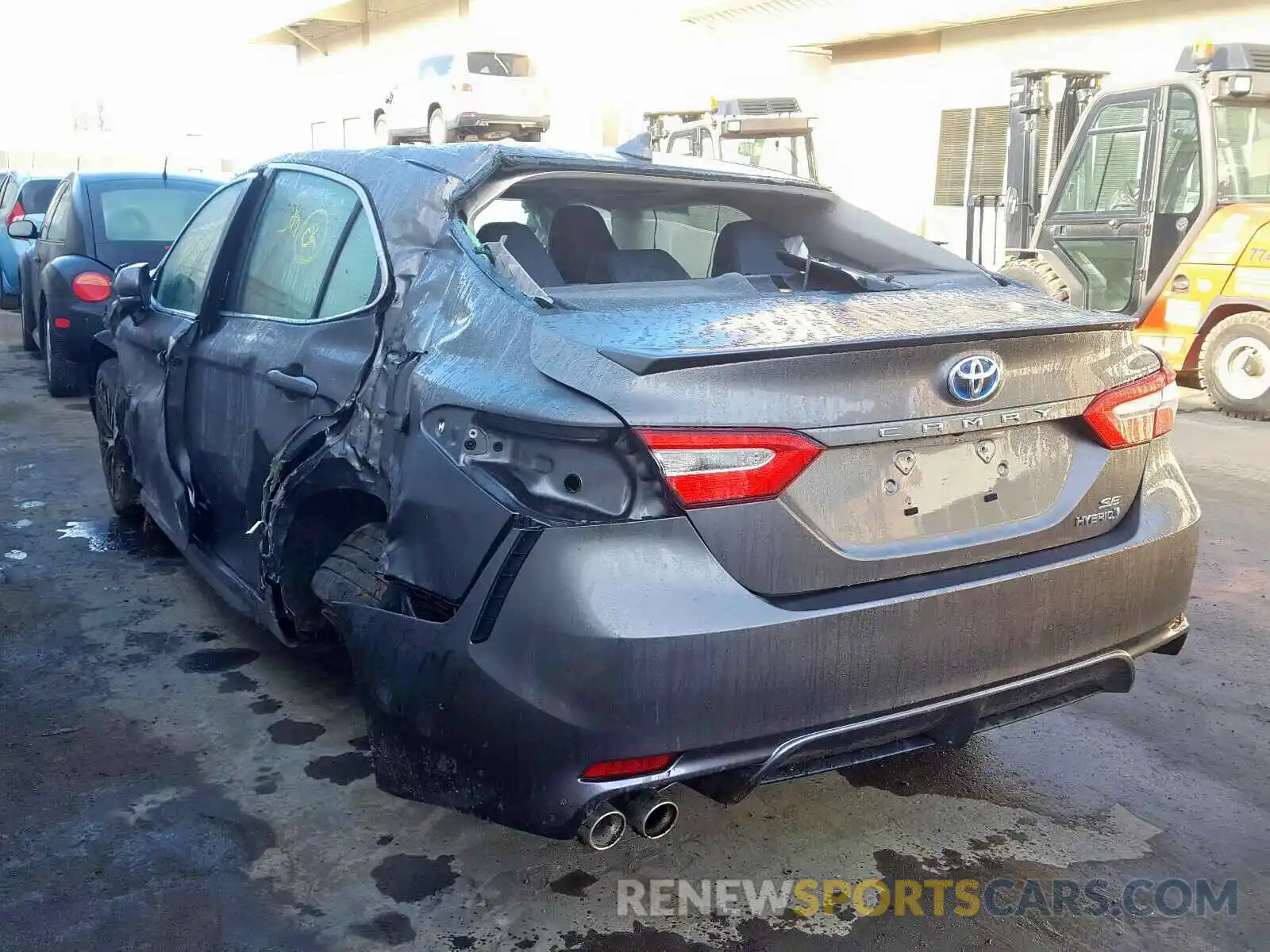 3 Photograph of a damaged car 4T1J31AK7LU518360 TOYOTA CAMRY 2020