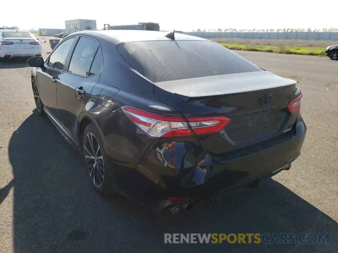 3 Photograph of a damaged car 4T1J31AK7LU520335 TOYOTA CAMRY 2020