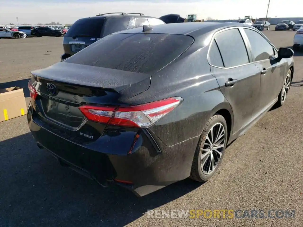 4 Photograph of a damaged car 4T1J31AK7LU520335 TOYOTA CAMRY 2020