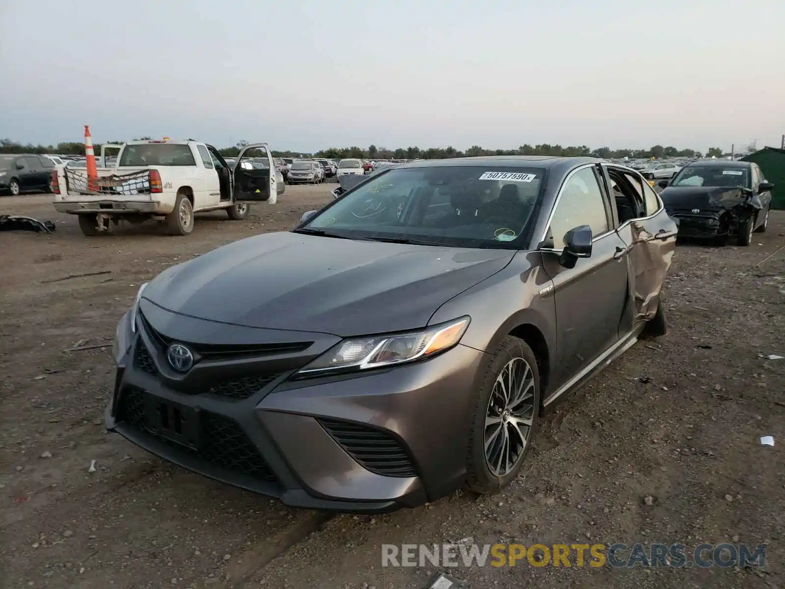 2 Photograph of a damaged car 4T1J31AK7LU531562 TOYOTA CAMRY 2020