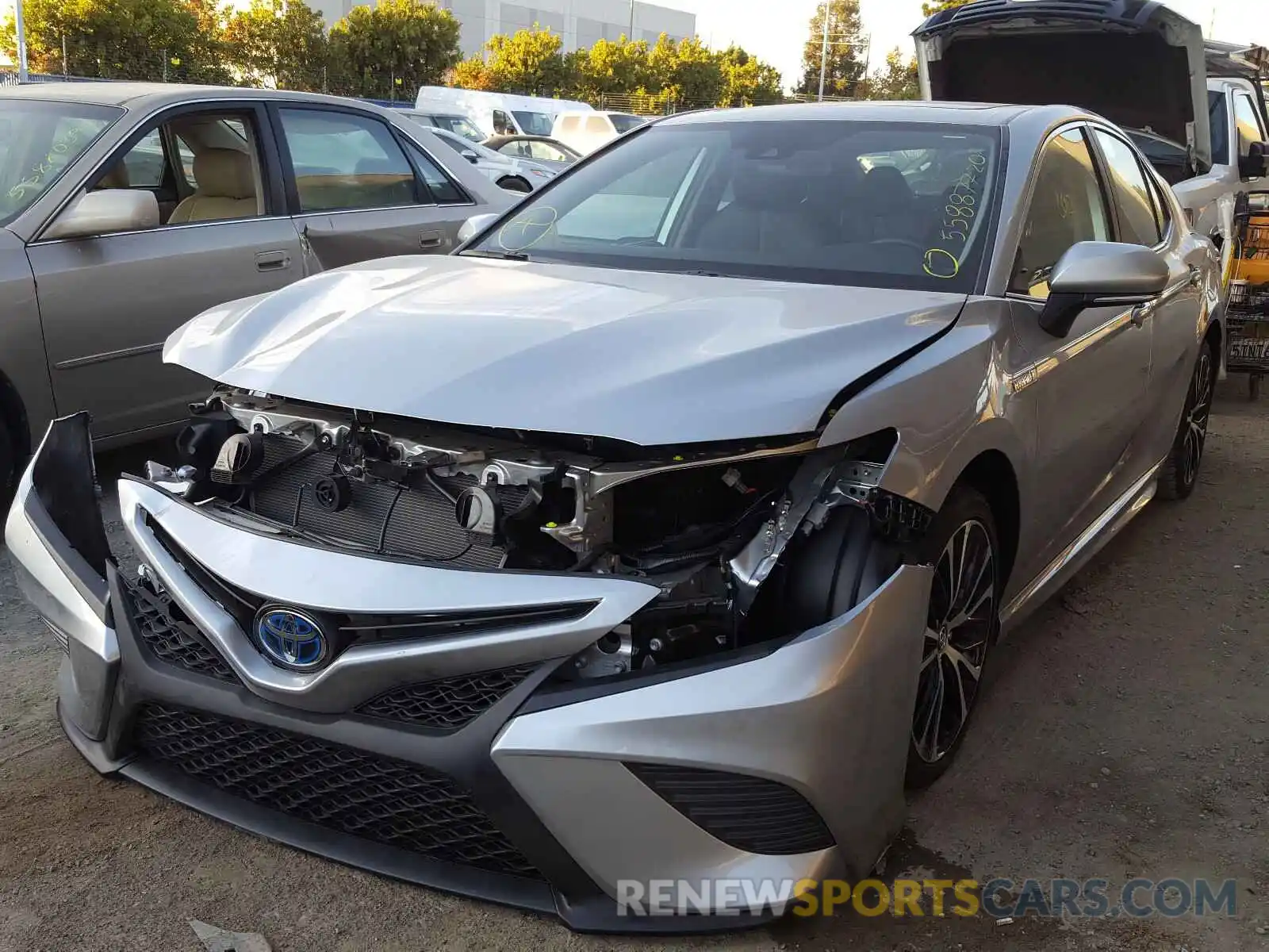 2 Photograph of a damaged car 4T1J31AK8LU522241 TOYOTA CAMRY 2020