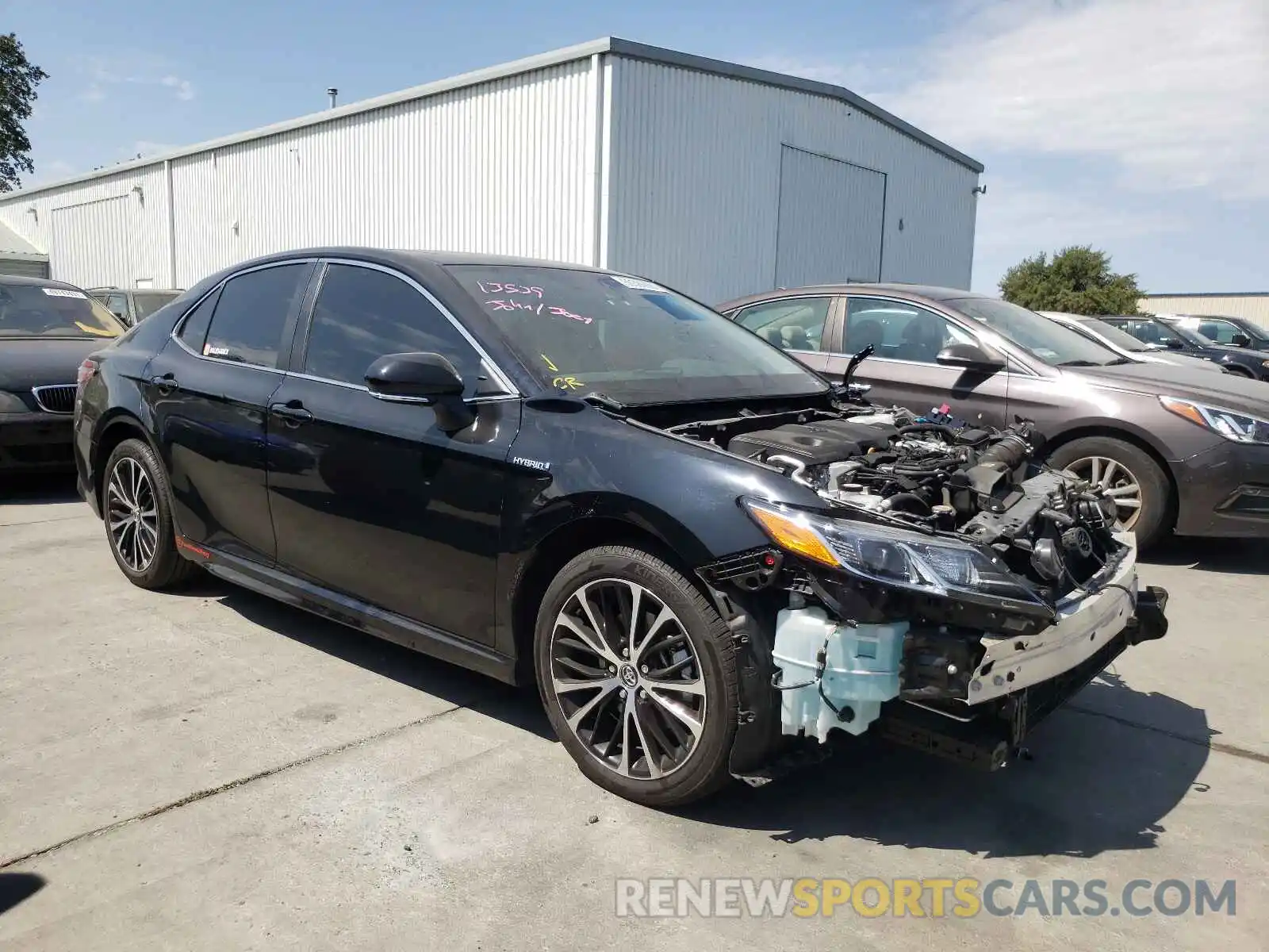 1 Photograph of a damaged car 4T1J31AK8LU526564 TOYOTA CAMRY 2020