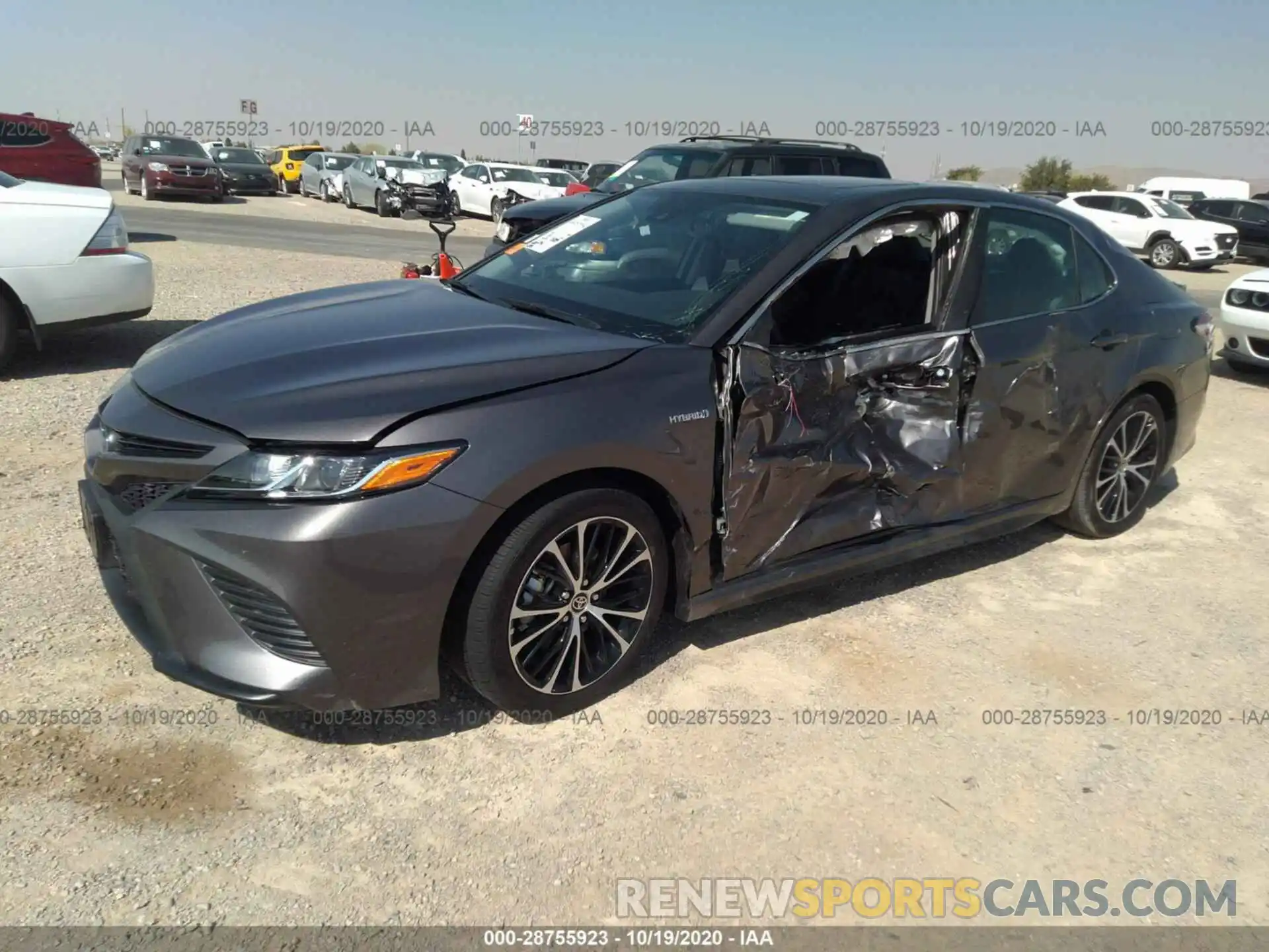 2 Photograph of a damaged car 4T1J31AK9LU015087 TOYOTA CAMRY 2020