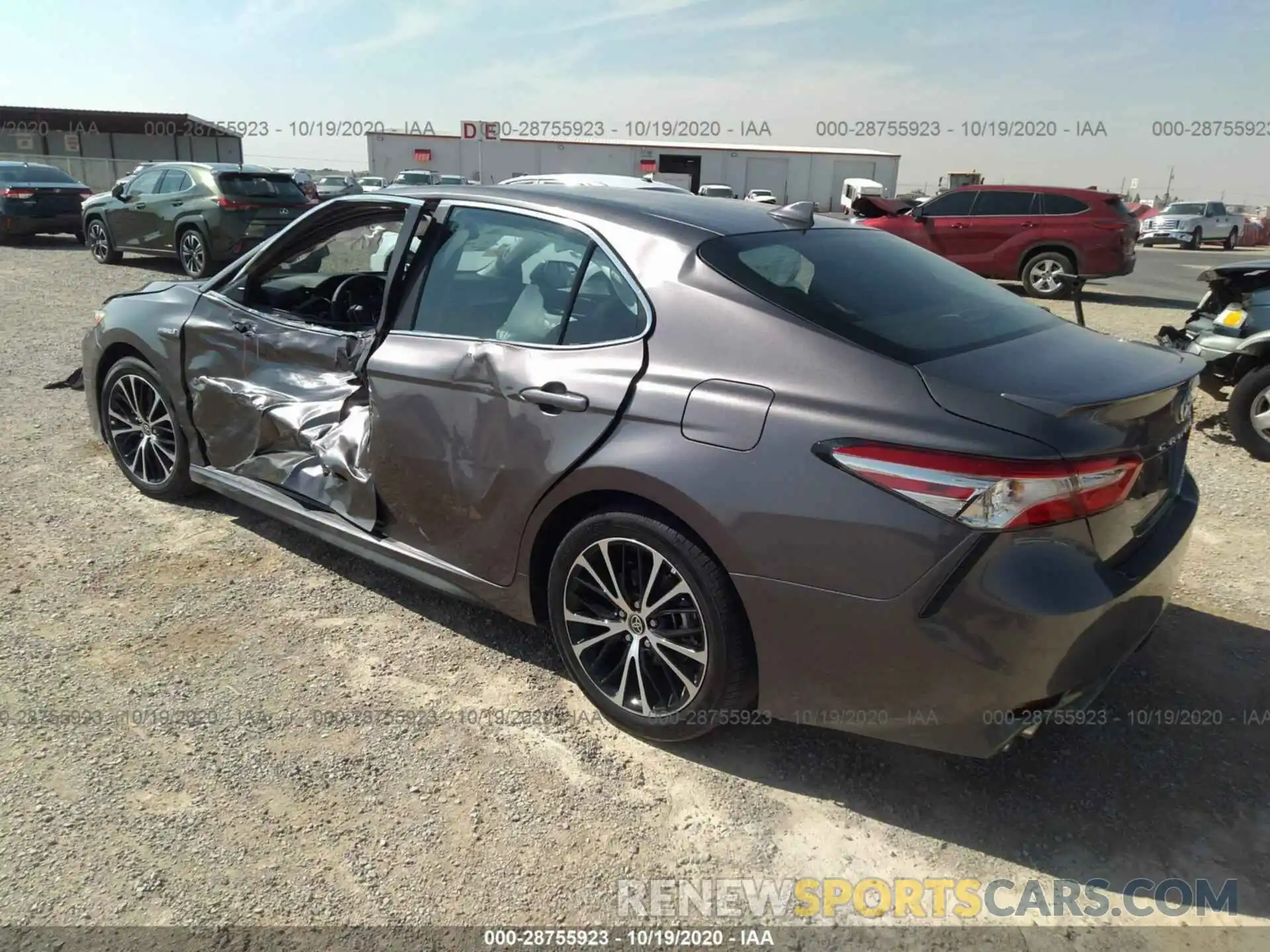 3 Photograph of a damaged car 4T1J31AK9LU015087 TOYOTA CAMRY 2020