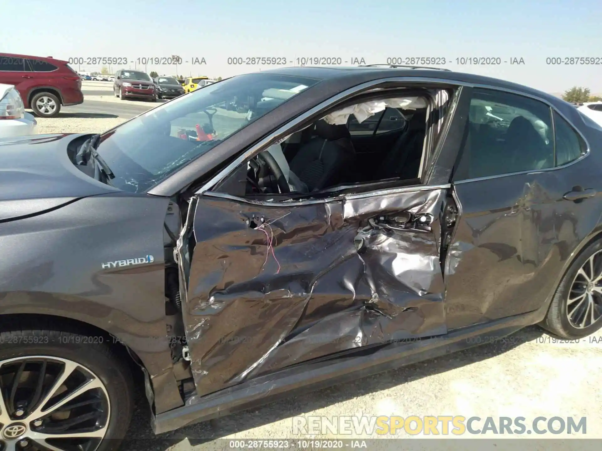 6 Photograph of a damaged car 4T1J31AK9LU015087 TOYOTA CAMRY 2020