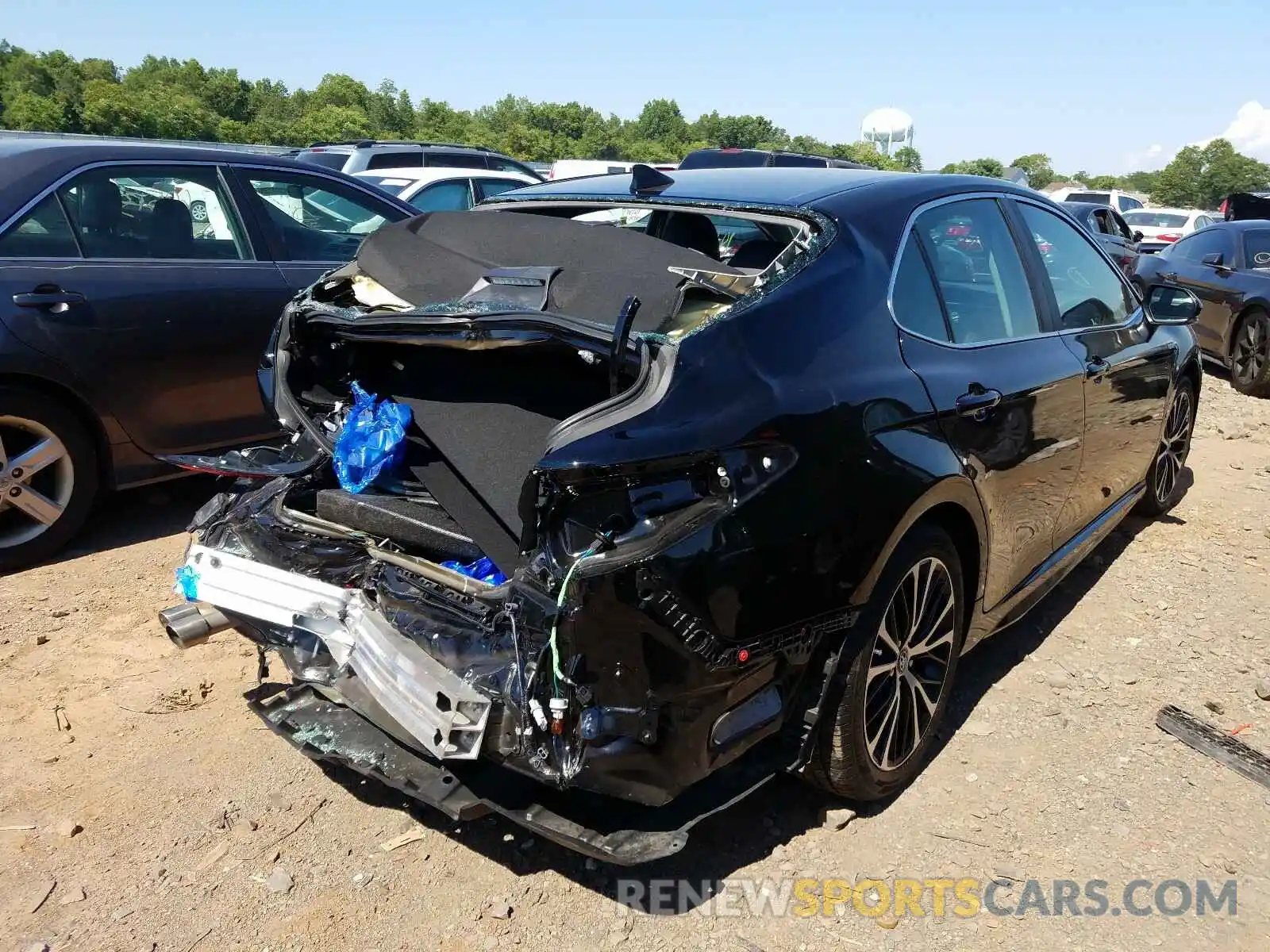 4 Photograph of a damaged car 4T1J31AK9LU519753 TOYOTA CAMRY 2020