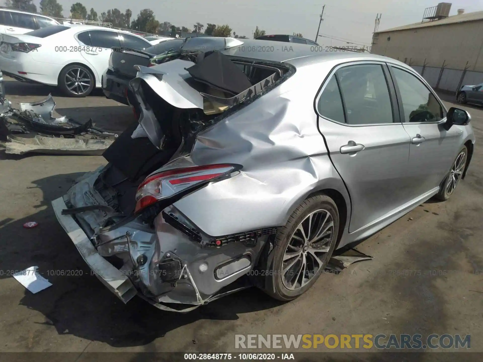 4 Photograph of a damaged car 4T1J31AK9LU523186 TOYOTA CAMRY 2020