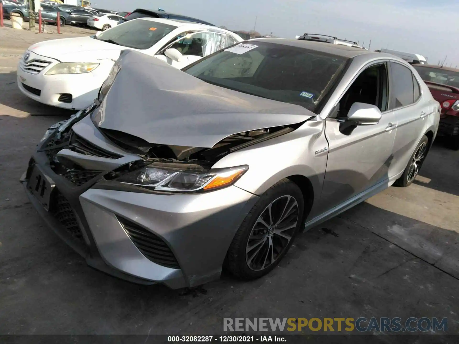 2 Photograph of a damaged car 4T1J31AK9LU523866 TOYOTA CAMRY 2020