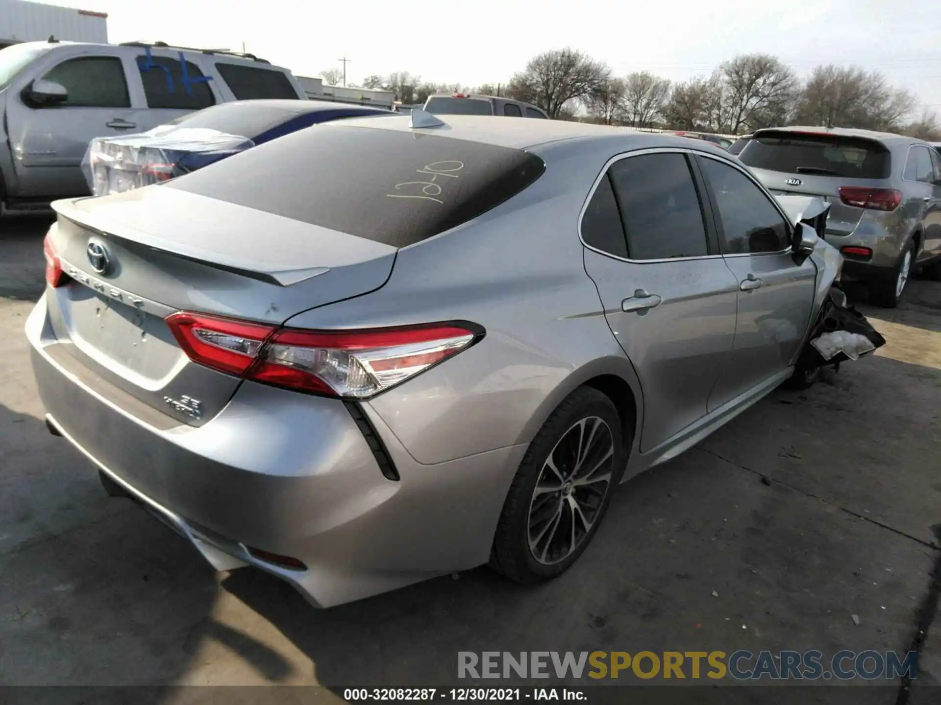 4 Photograph of a damaged car 4T1J31AK9LU523866 TOYOTA CAMRY 2020