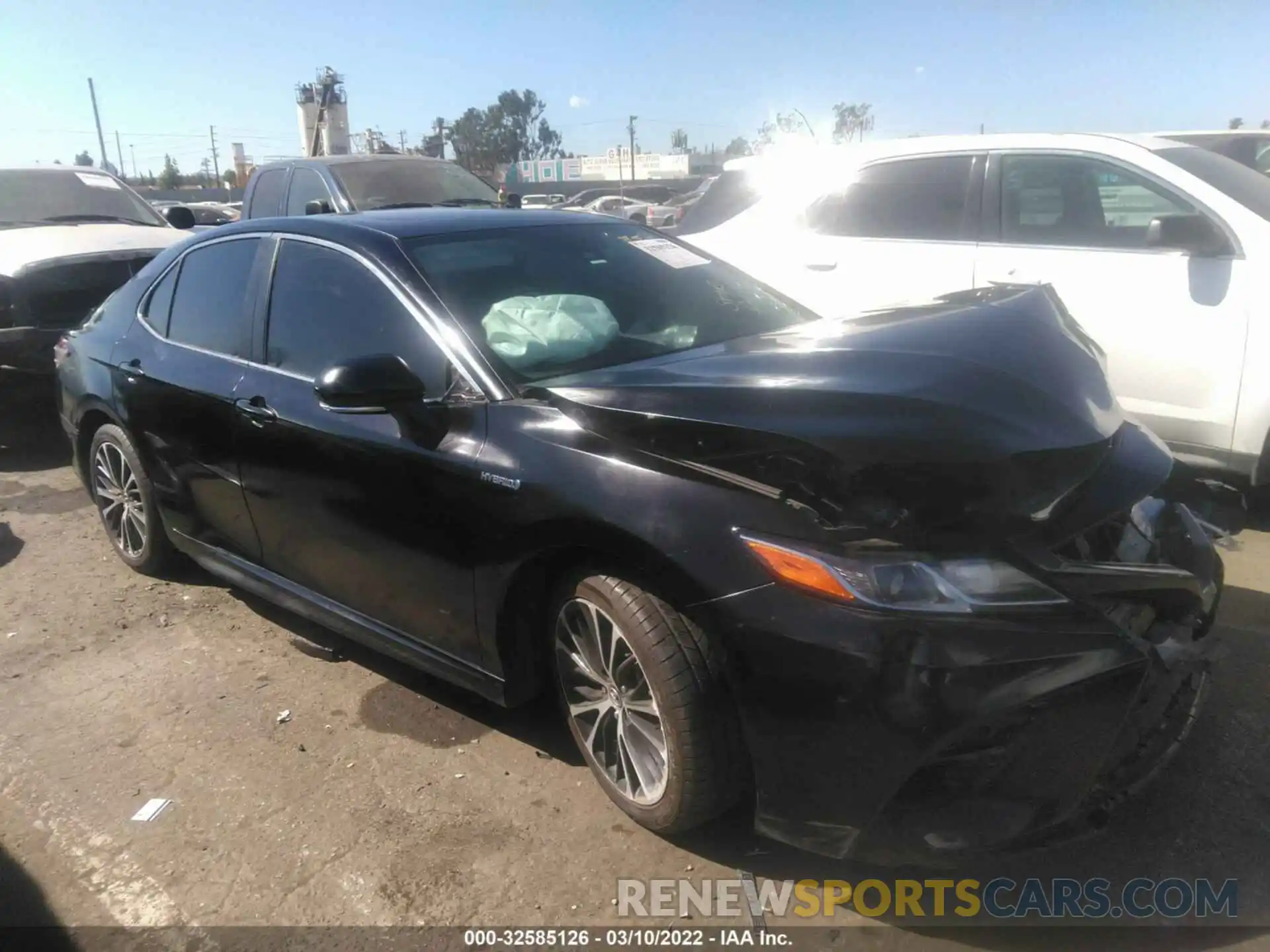 1 Photograph of a damaged car 4T1J31AK9LU524371 TOYOTA CAMRY 2020