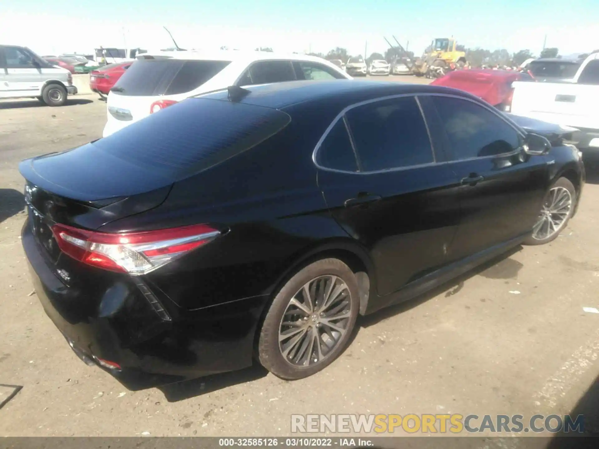 4 Photograph of a damaged car 4T1J31AK9LU524371 TOYOTA CAMRY 2020