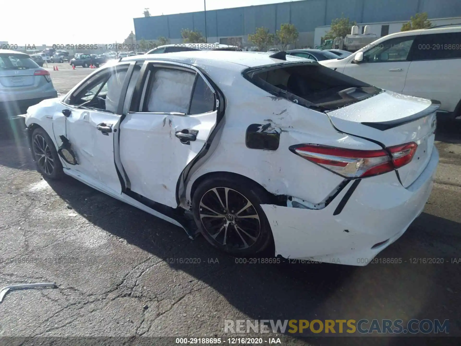 3 Photograph of a damaged car 4T1J31AK9LU532809 TOYOTA CAMRY 2020