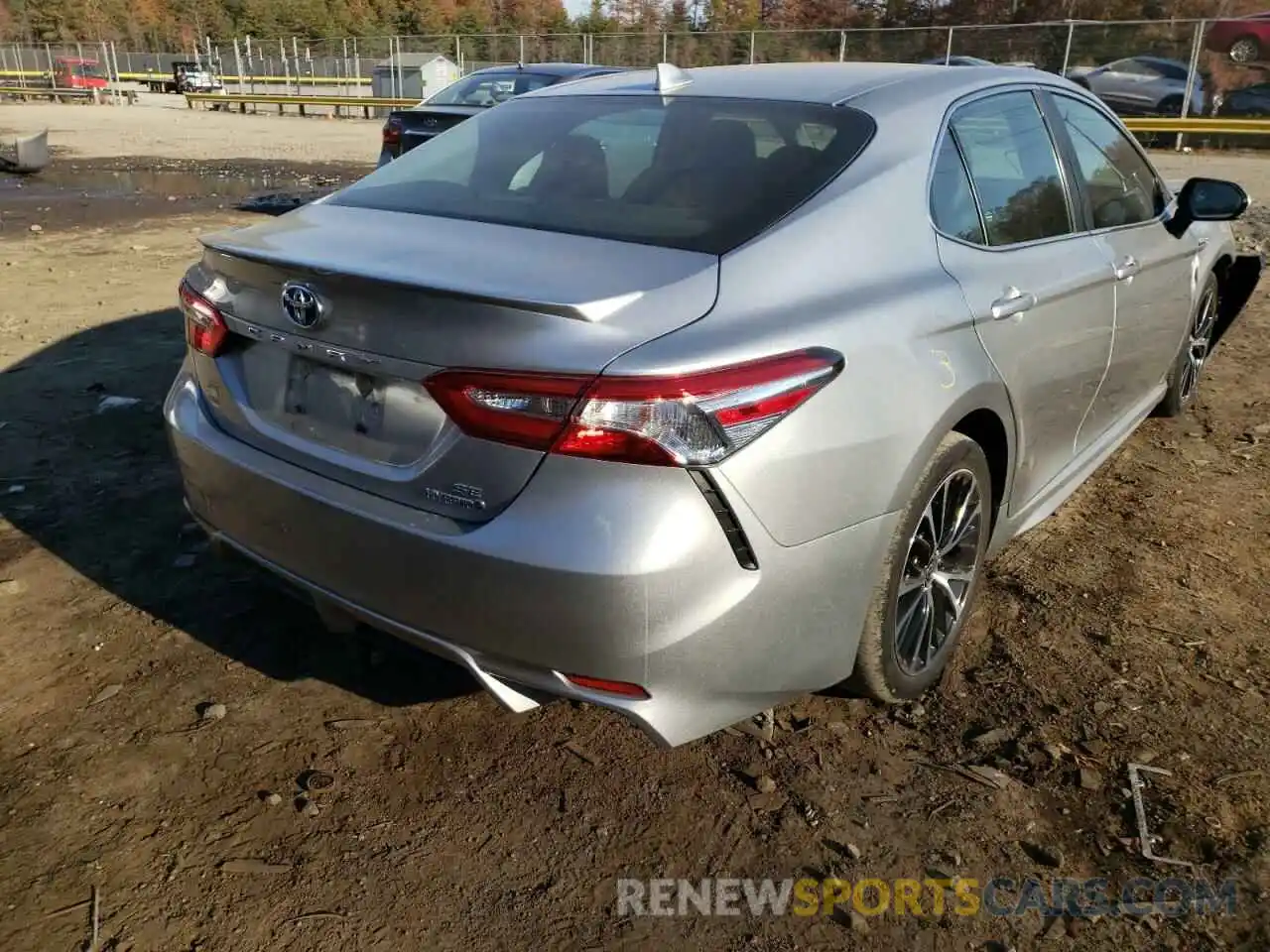 4 Photograph of a damaged car 4T1J31AK9LU538691 TOYOTA CAMRY 2020