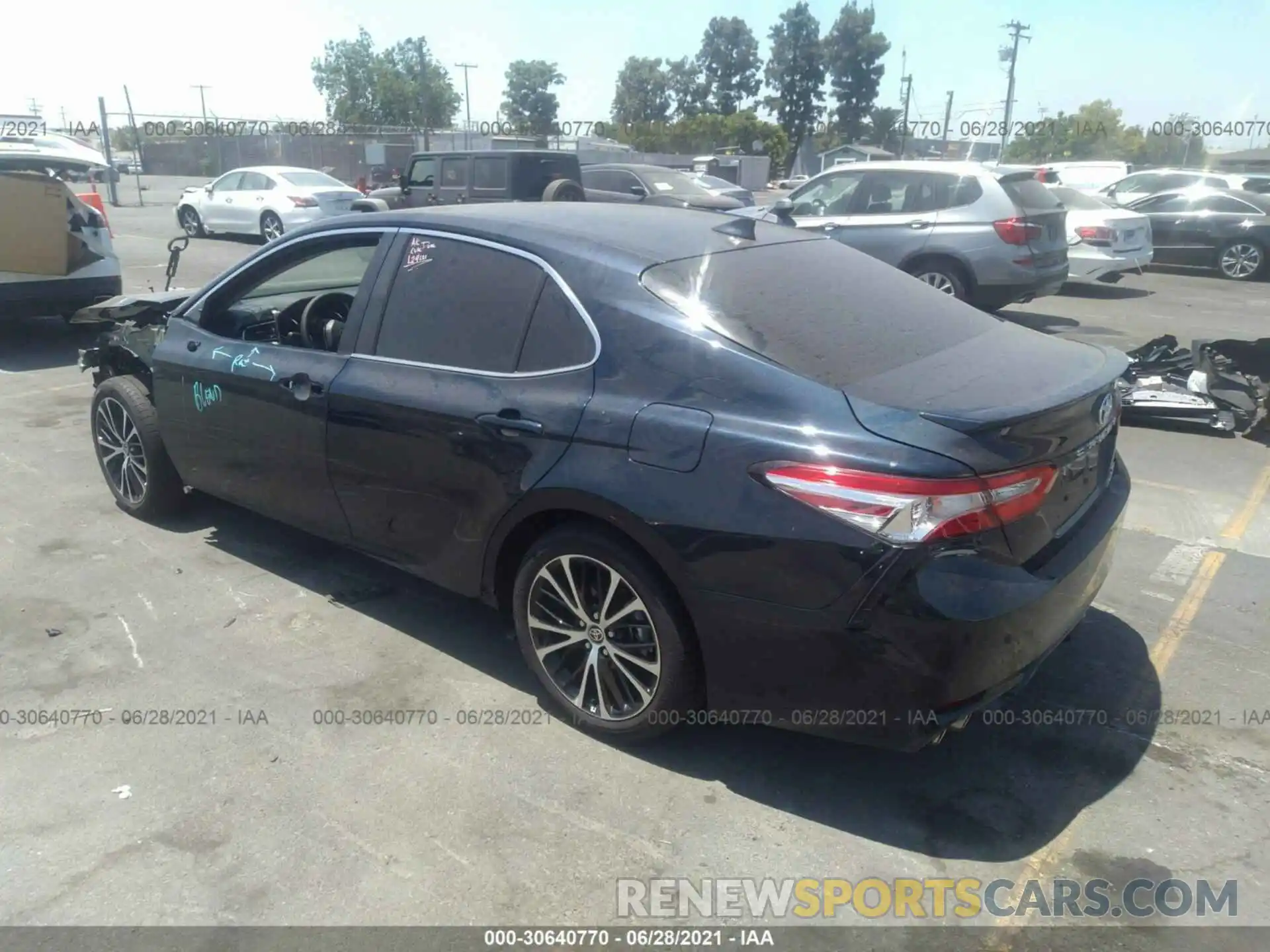 3 Photograph of a damaged car 4T1J31AK9LU542319 TOYOTA CAMRY 2020