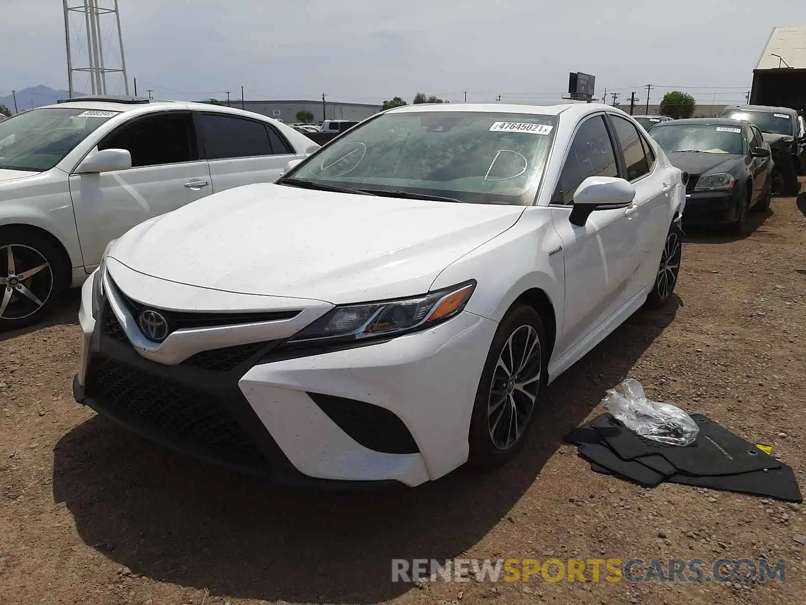 2 Photograph of a damaged car 4T1J31AK9LU544667 TOYOTA CAMRY 2020