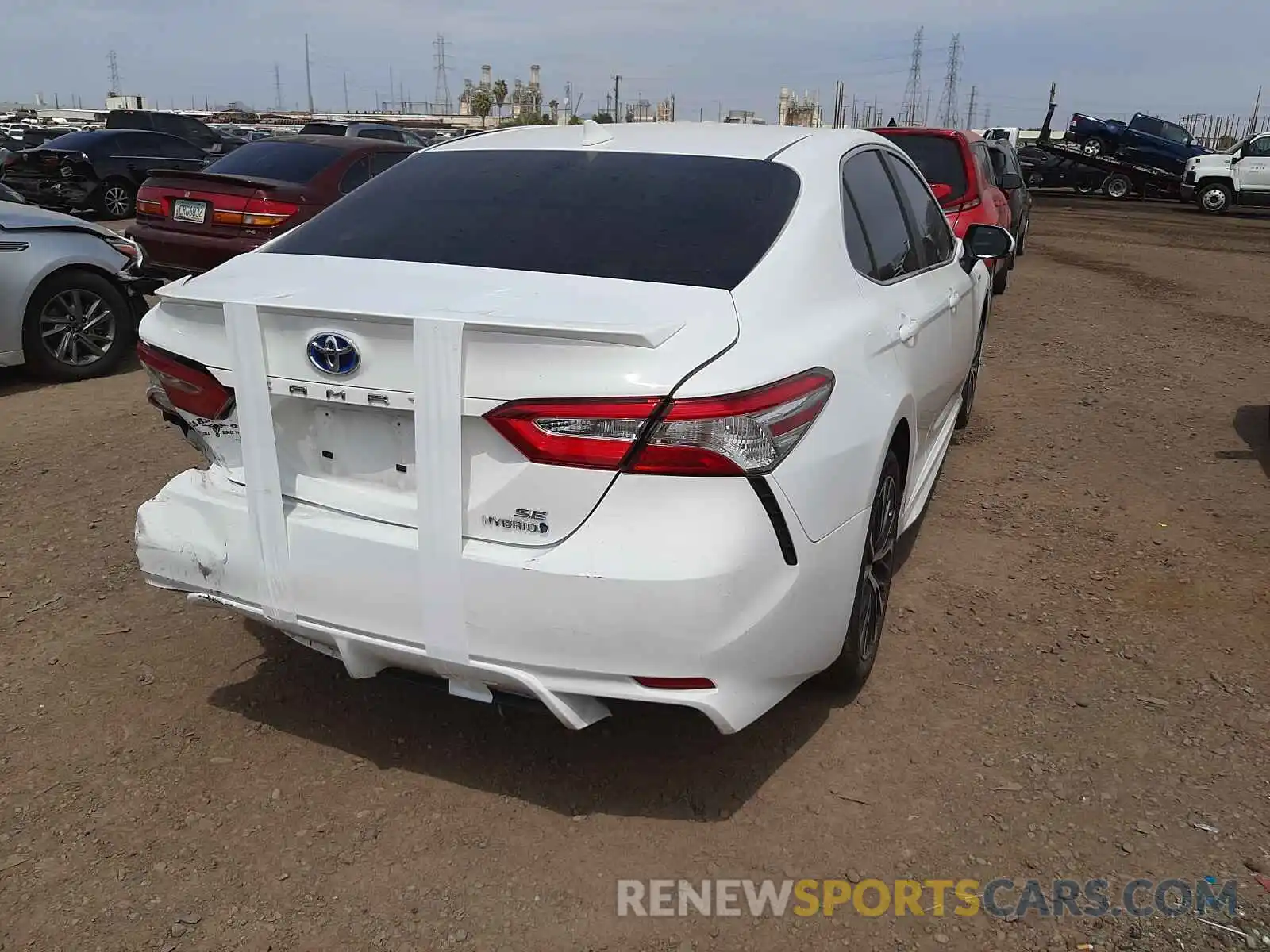 4 Photograph of a damaged car 4T1J31AK9LU544667 TOYOTA CAMRY 2020