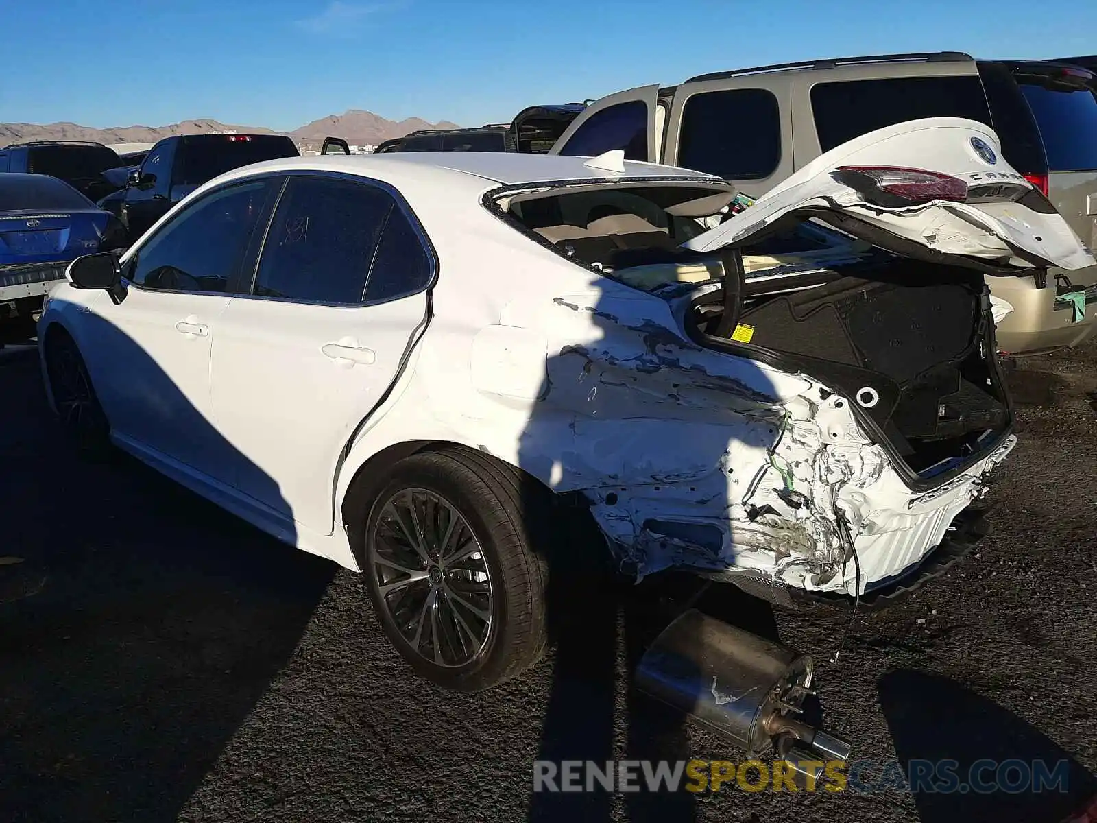 3 Photograph of a damaged car 4T1J31AK9LU545785 TOYOTA CAMRY 2020