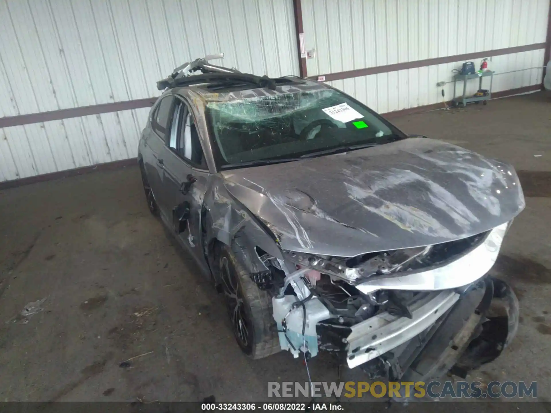 1 Photograph of a damaged car 4T1J31AKXLU526193 TOYOTA CAMRY 2020