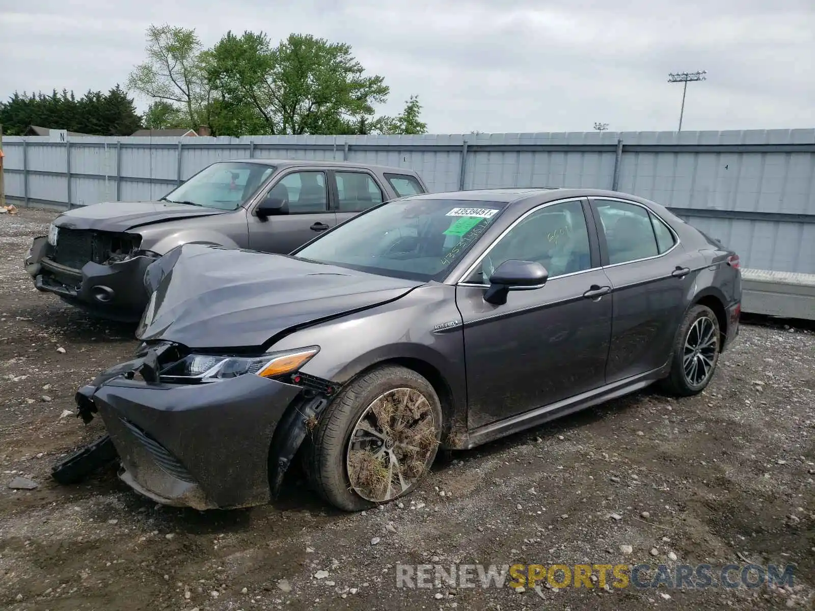 2 Photograph of a damaged car 4T1J31AKXLU538537 TOYOTA CAMRY 2020