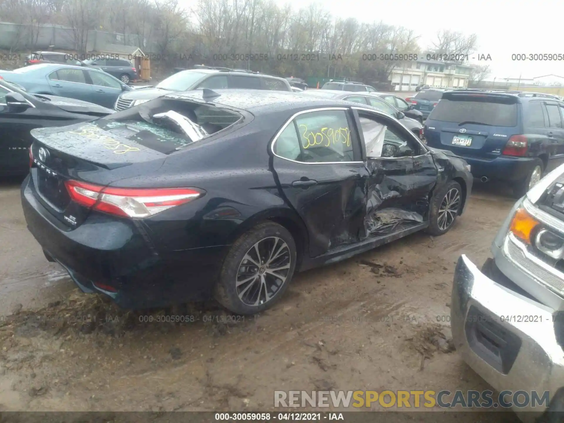 4 Photograph of a damaged car 4T1J31AKXLU541714 TOYOTA CAMRY 2020