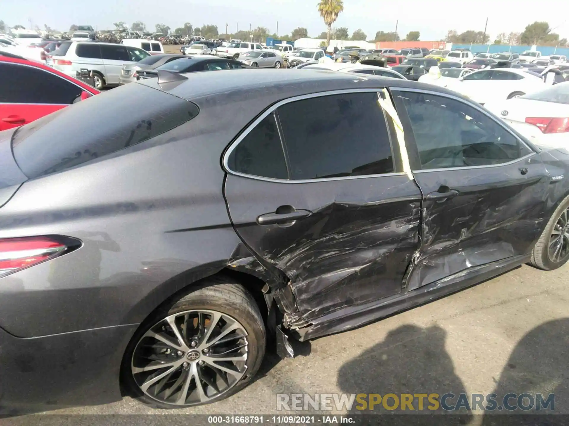 6 Photograph of a damaged car 4T1J31AKXLU542507 TOYOTA CAMRY 2020