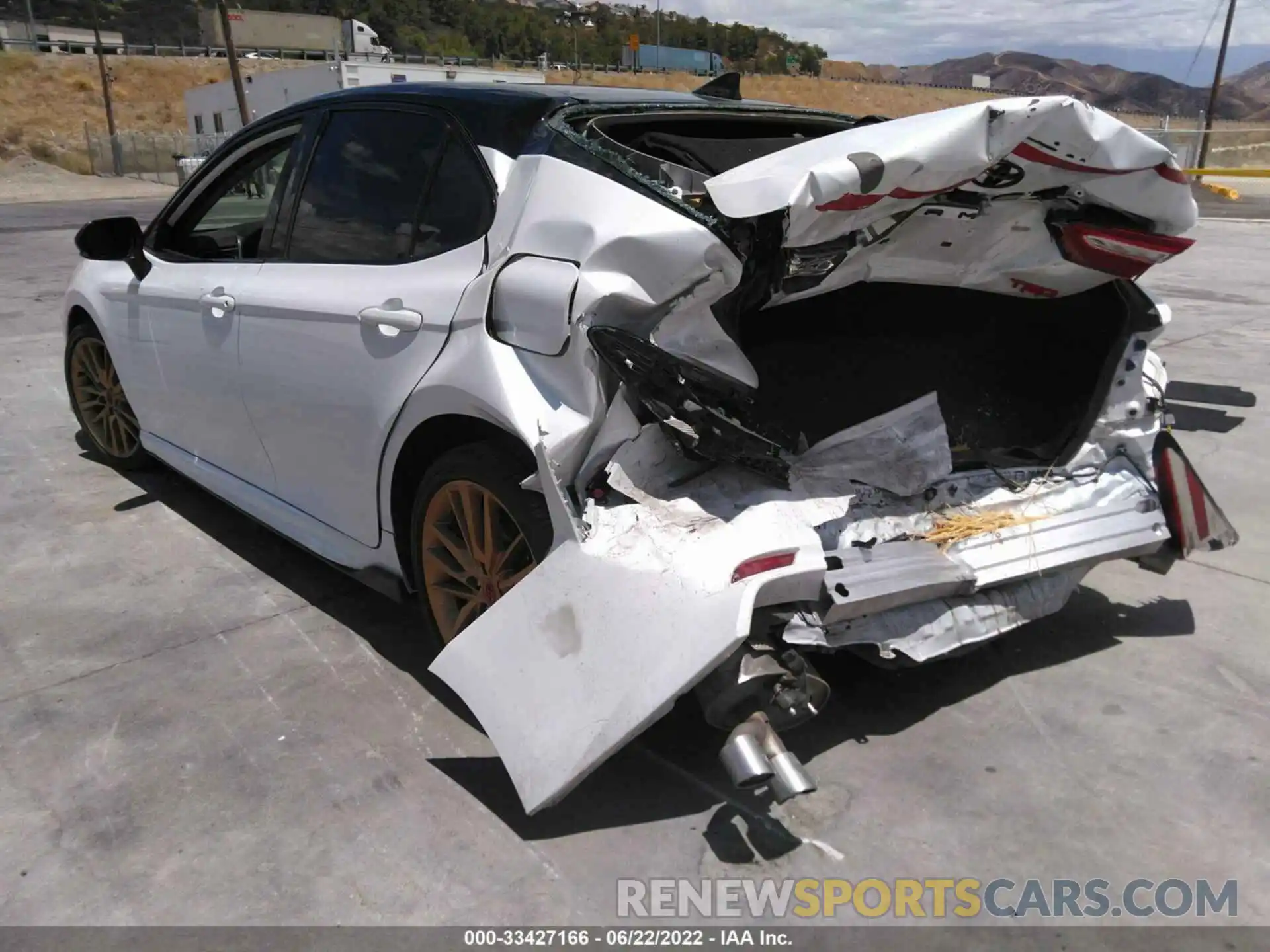 3 Photograph of a damaged car 4T1K61AK0LU304760 TOYOTA CAMRY 2020