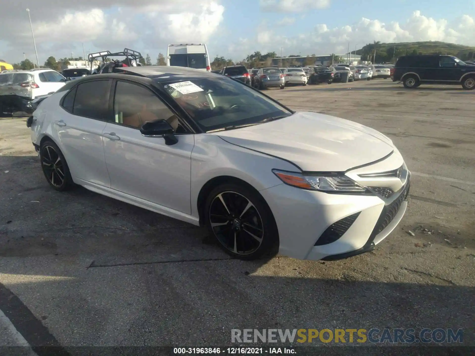 1 Photograph of a damaged car 4T1K61AK0LU312129 TOYOTA CAMRY 2020