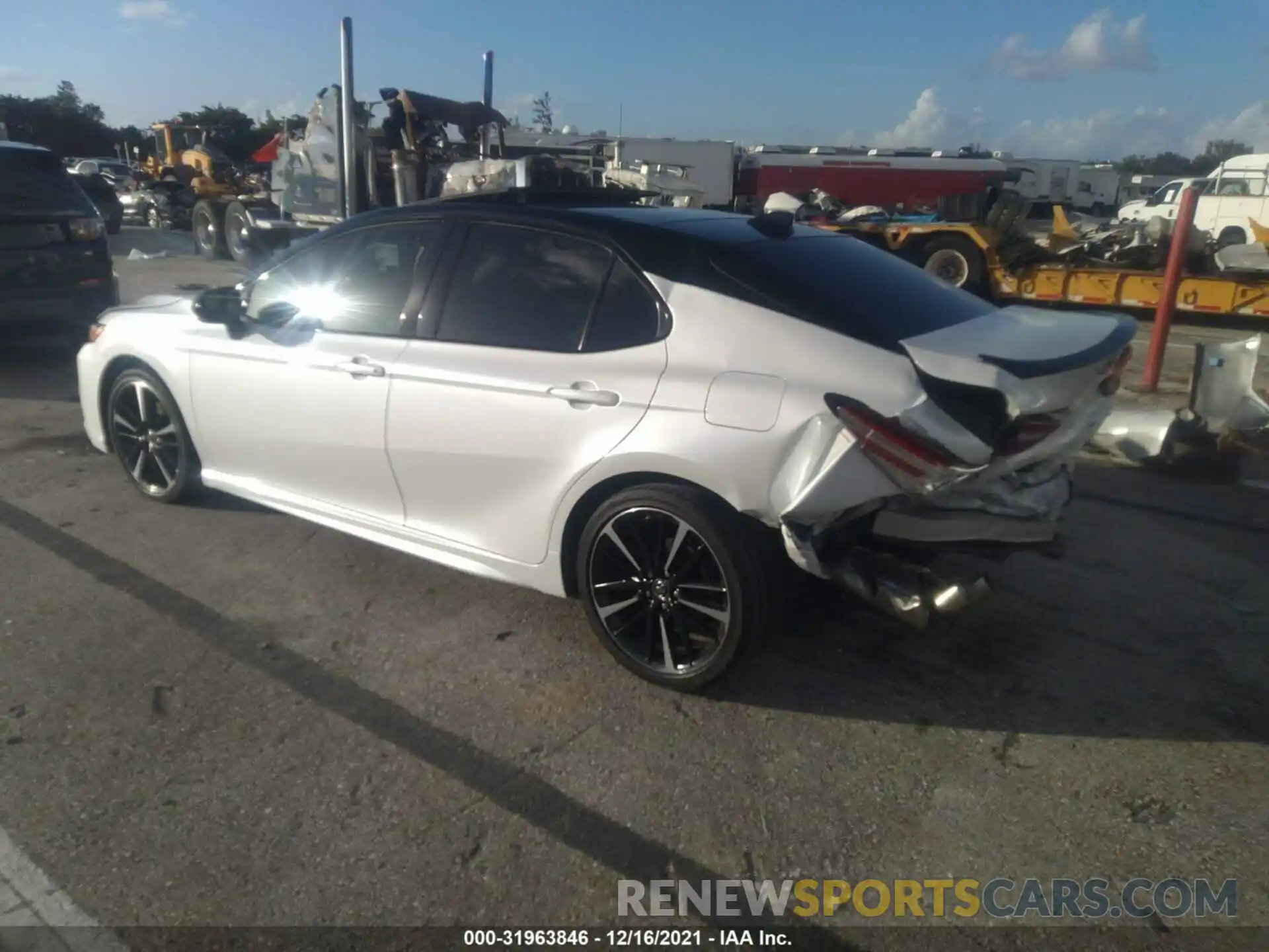 3 Photograph of a damaged car 4T1K61AK0LU312129 TOYOTA CAMRY 2020