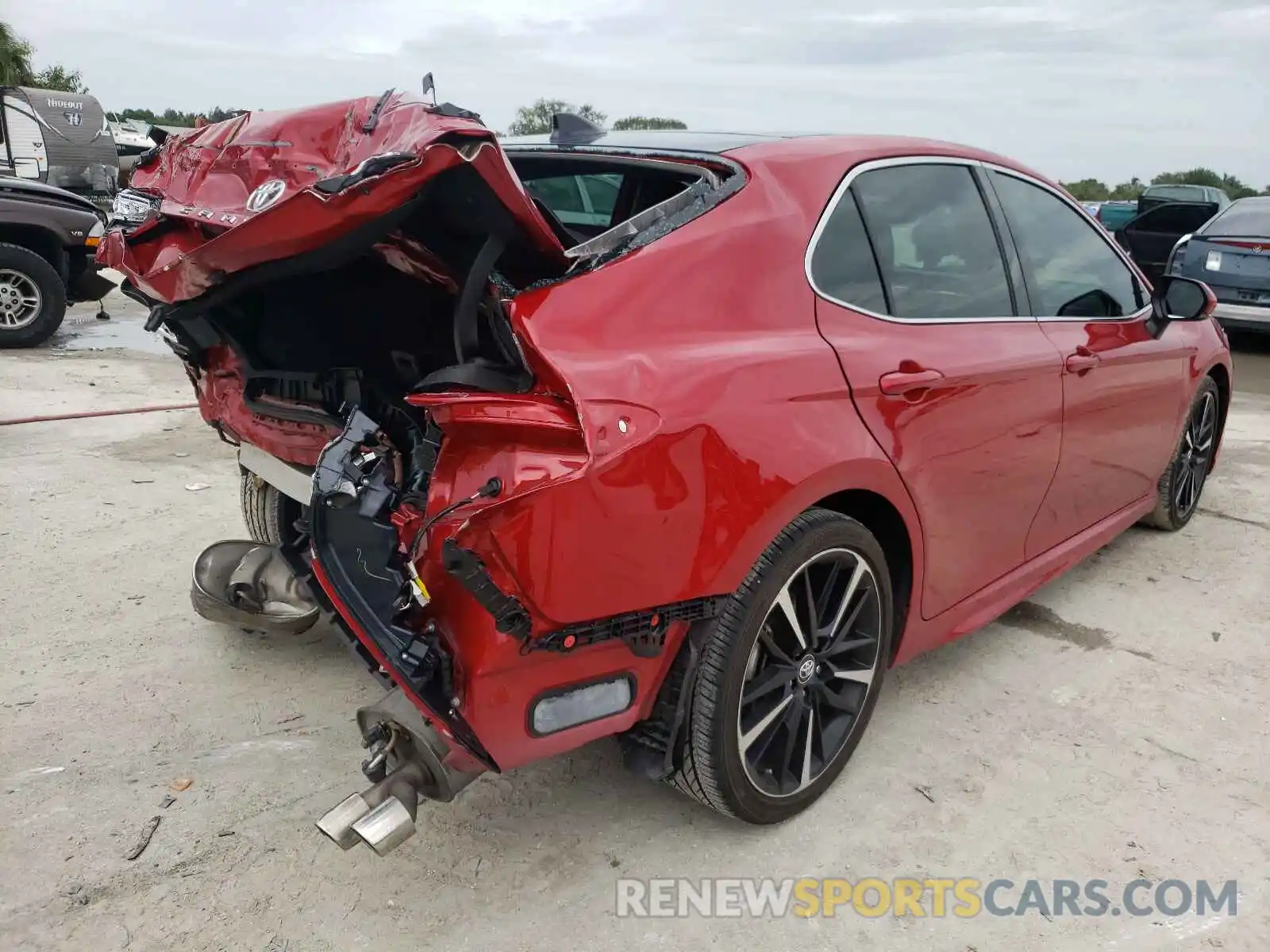 4 Photograph of a damaged car 4T1K61AK0LU315919 TOYOTA CAMRY 2020