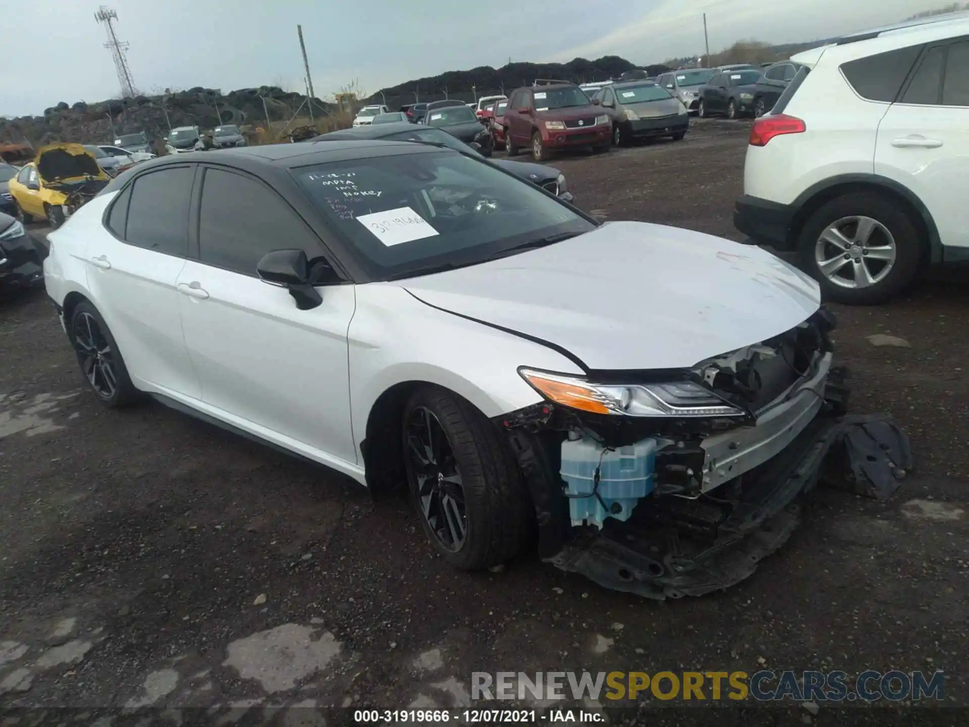 1 Photograph of a damaged car 4T1K61AK0LU317024 TOYOTA CAMRY 2020