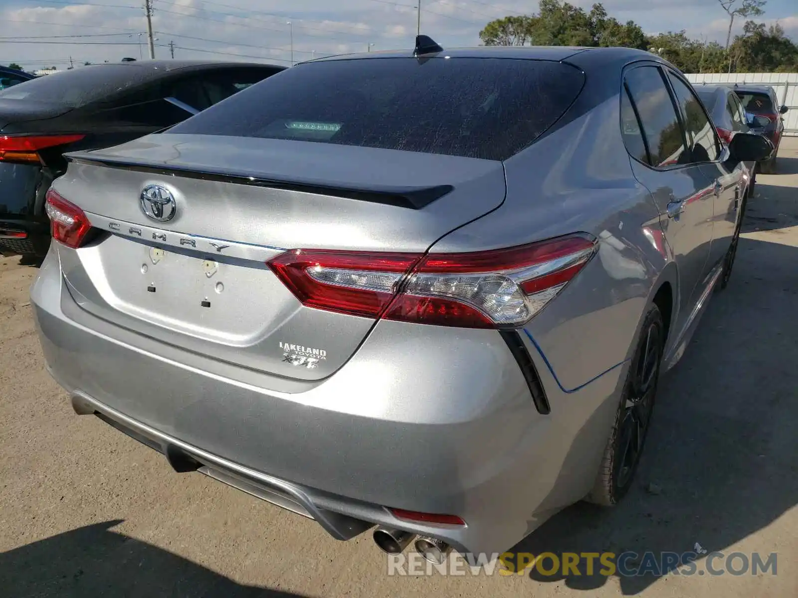 4 Photograph of a damaged car 4T1K61AK0LU324135 TOYOTA CAMRY 2020