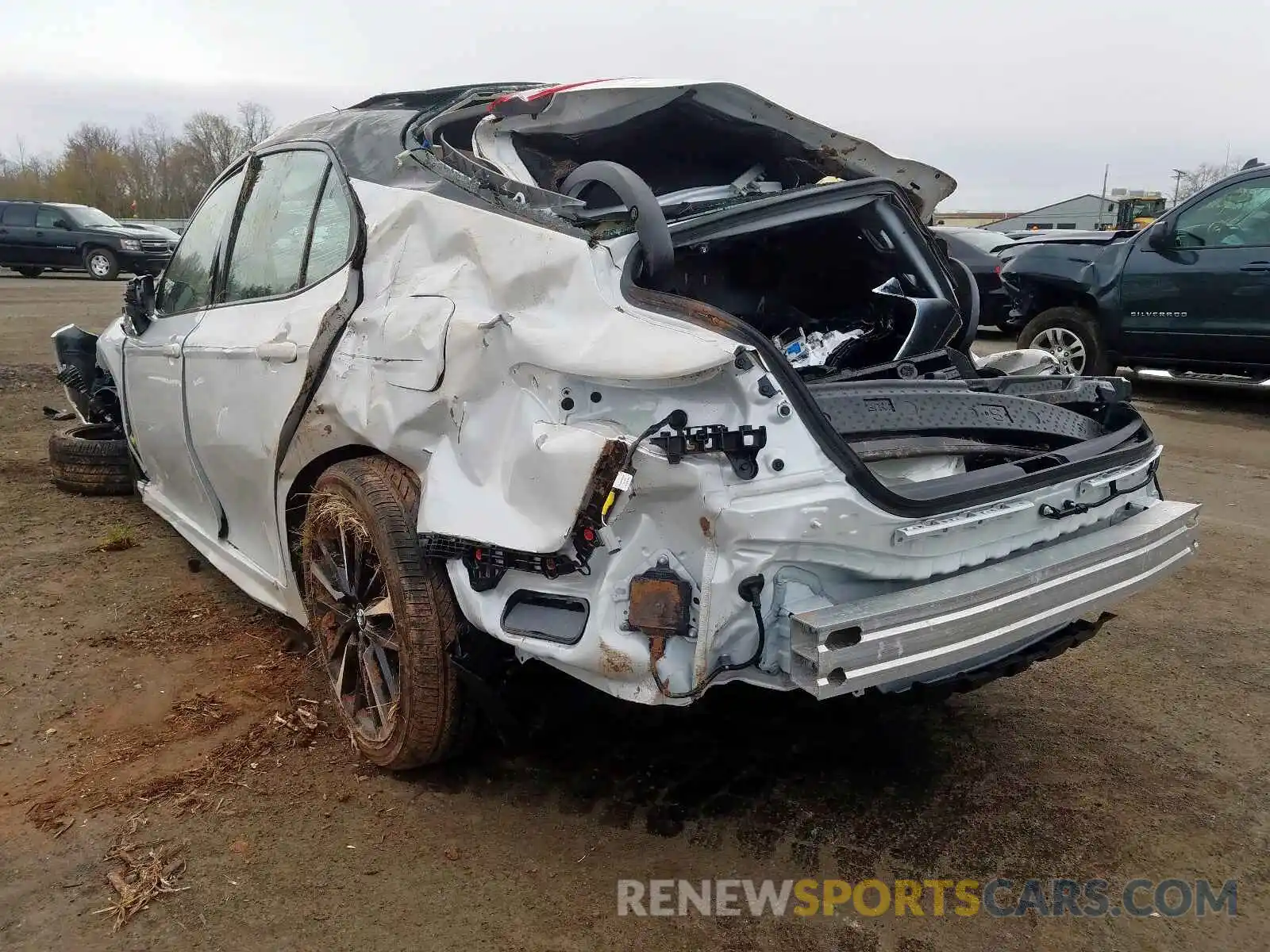 3 Photograph of a damaged car 4T1K61AK0LU332543 TOYOTA CAMRY 2020