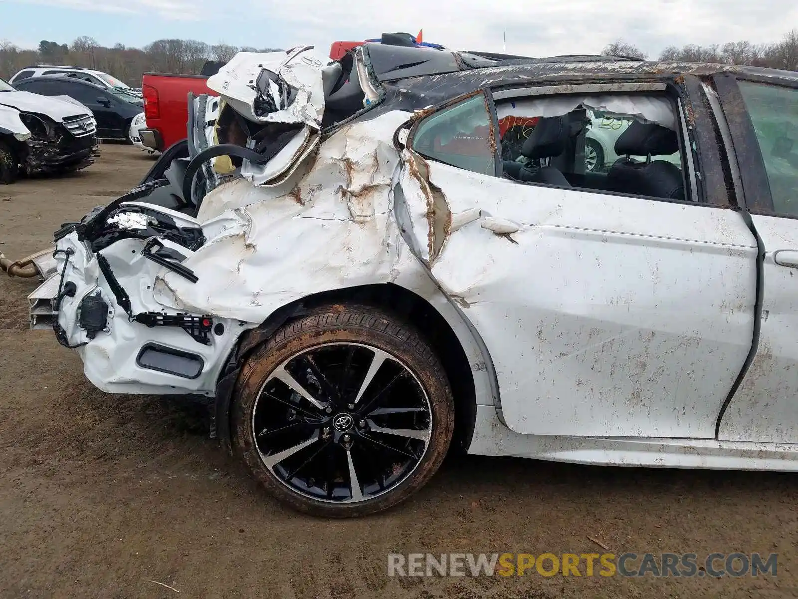 9 Photograph of a damaged car 4T1K61AK0LU332543 TOYOTA CAMRY 2020