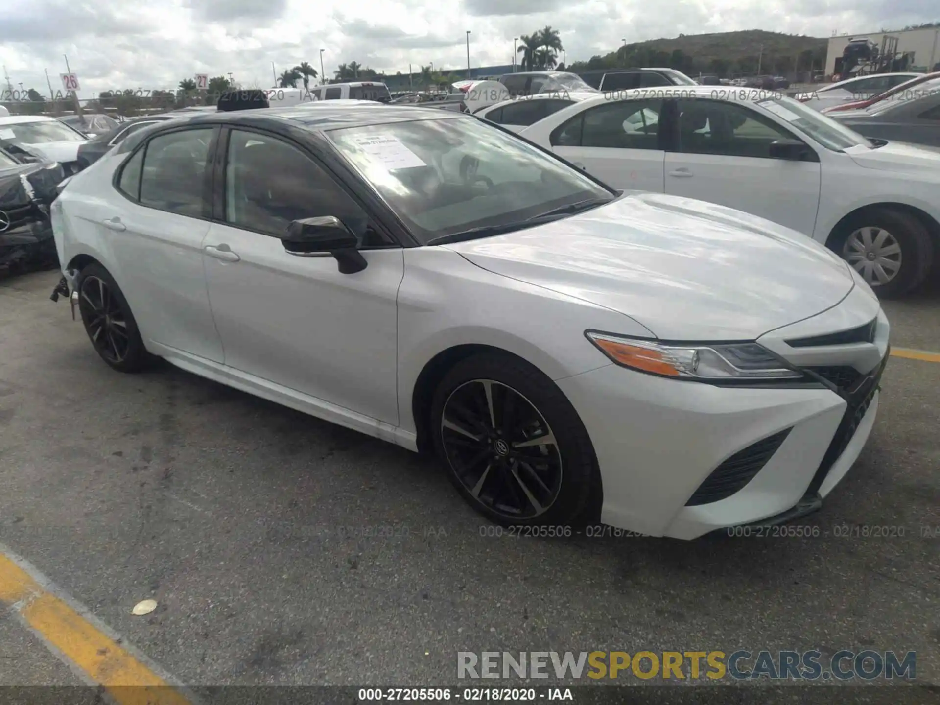 1 Photograph of a damaged car 4T1K61AK0LU335913 TOYOTA CAMRY 2020