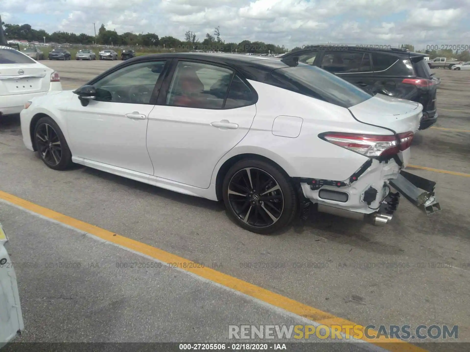 3 Photograph of a damaged car 4T1K61AK0LU335913 TOYOTA CAMRY 2020