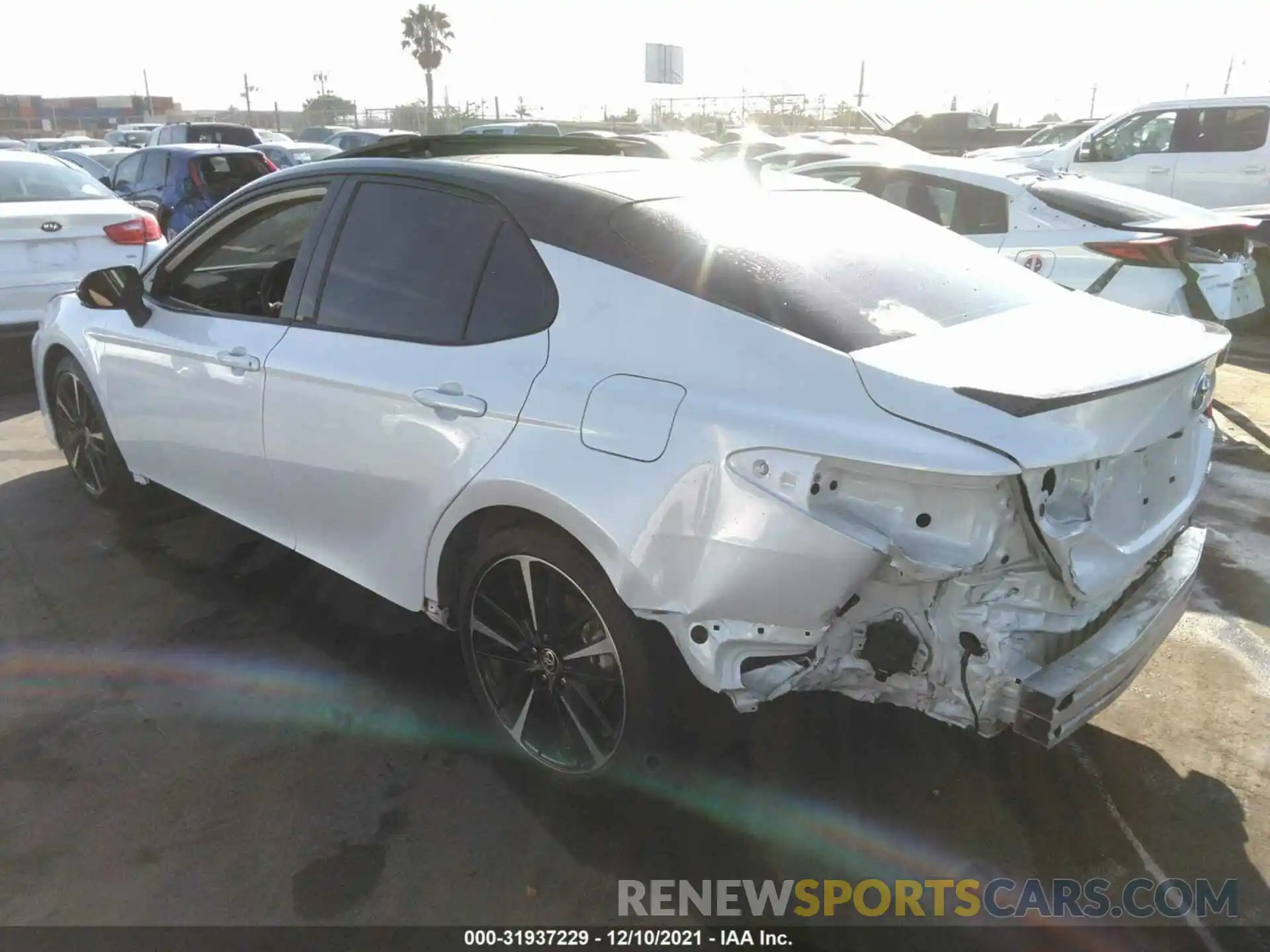 3 Photograph of a damaged car 4T1K61AK0LU368457 TOYOTA CAMRY 2020