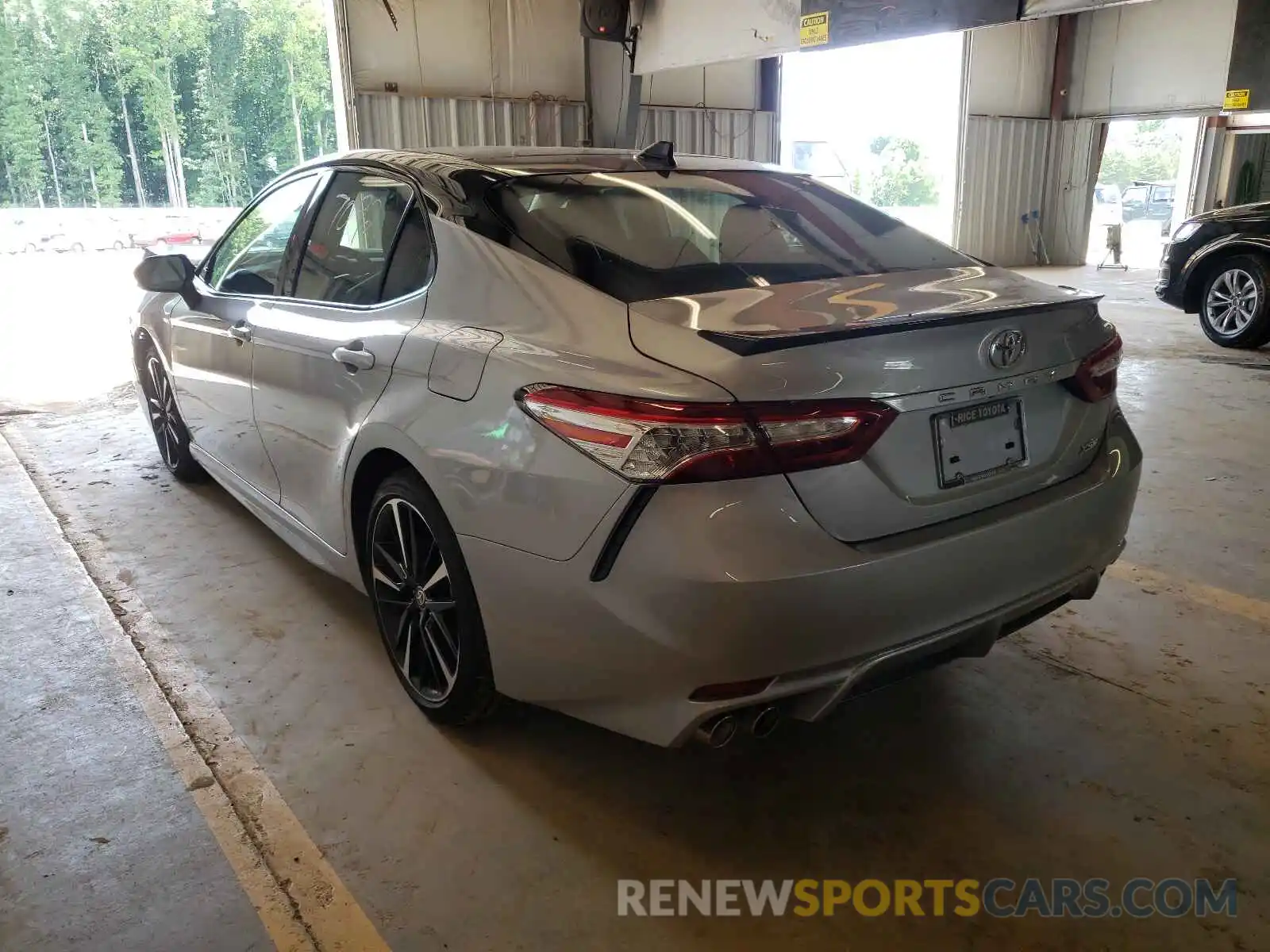 3 Photograph of a damaged car 4T1K61AK0LU371486 TOYOTA CAMRY 2020