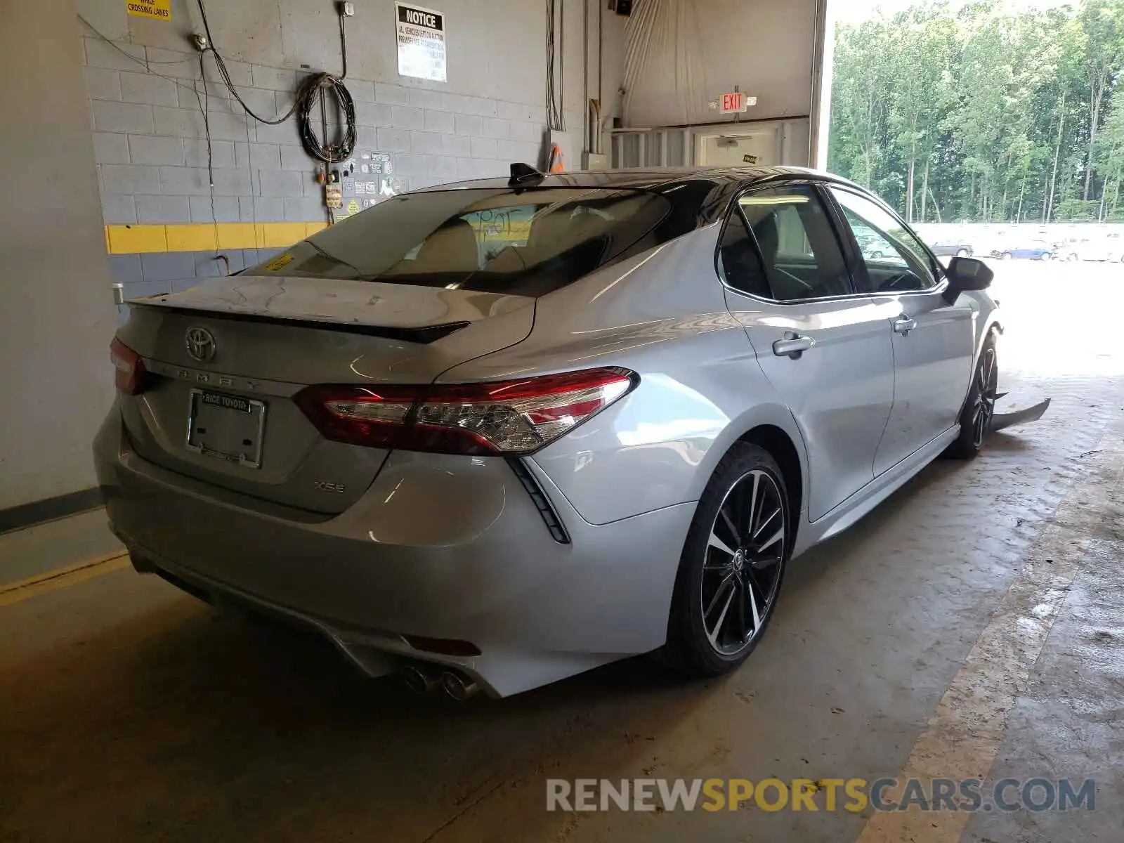 4 Photograph of a damaged car 4T1K61AK0LU371486 TOYOTA CAMRY 2020