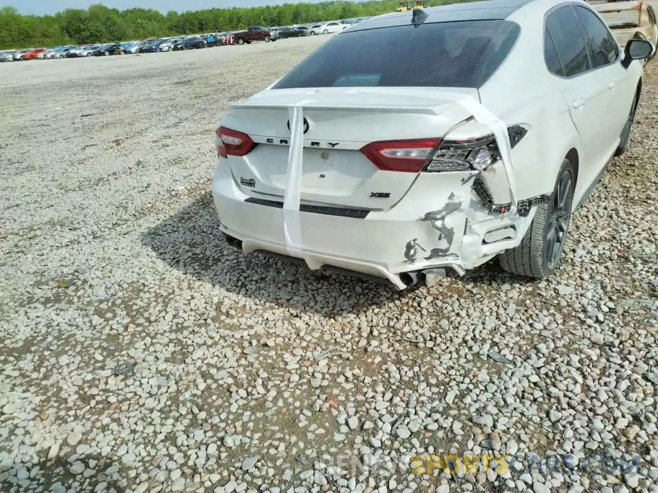 9 Photograph of a damaged car 4T1K61AK0LU379944 TOYOTA CAMRY 2020