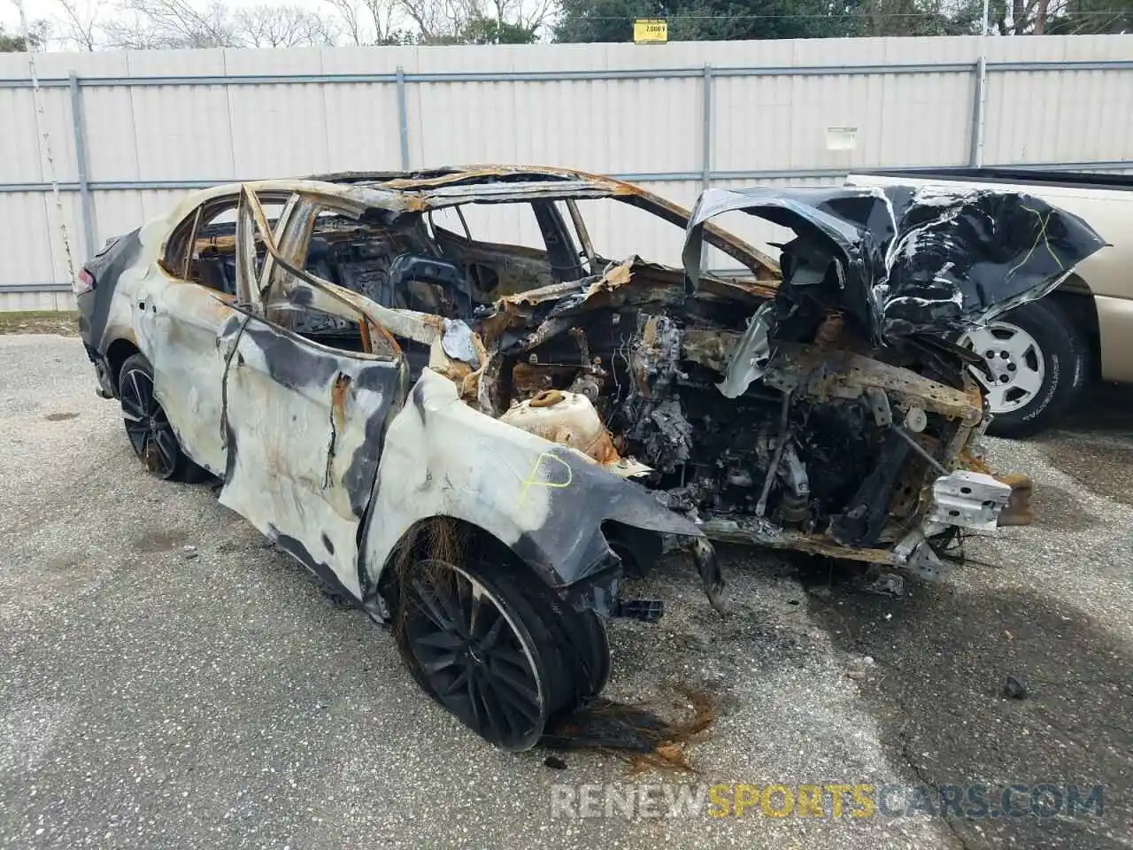 1 Photograph of a damaged car 4T1K61AK0LU383900 TOYOTA CAMRY 2020