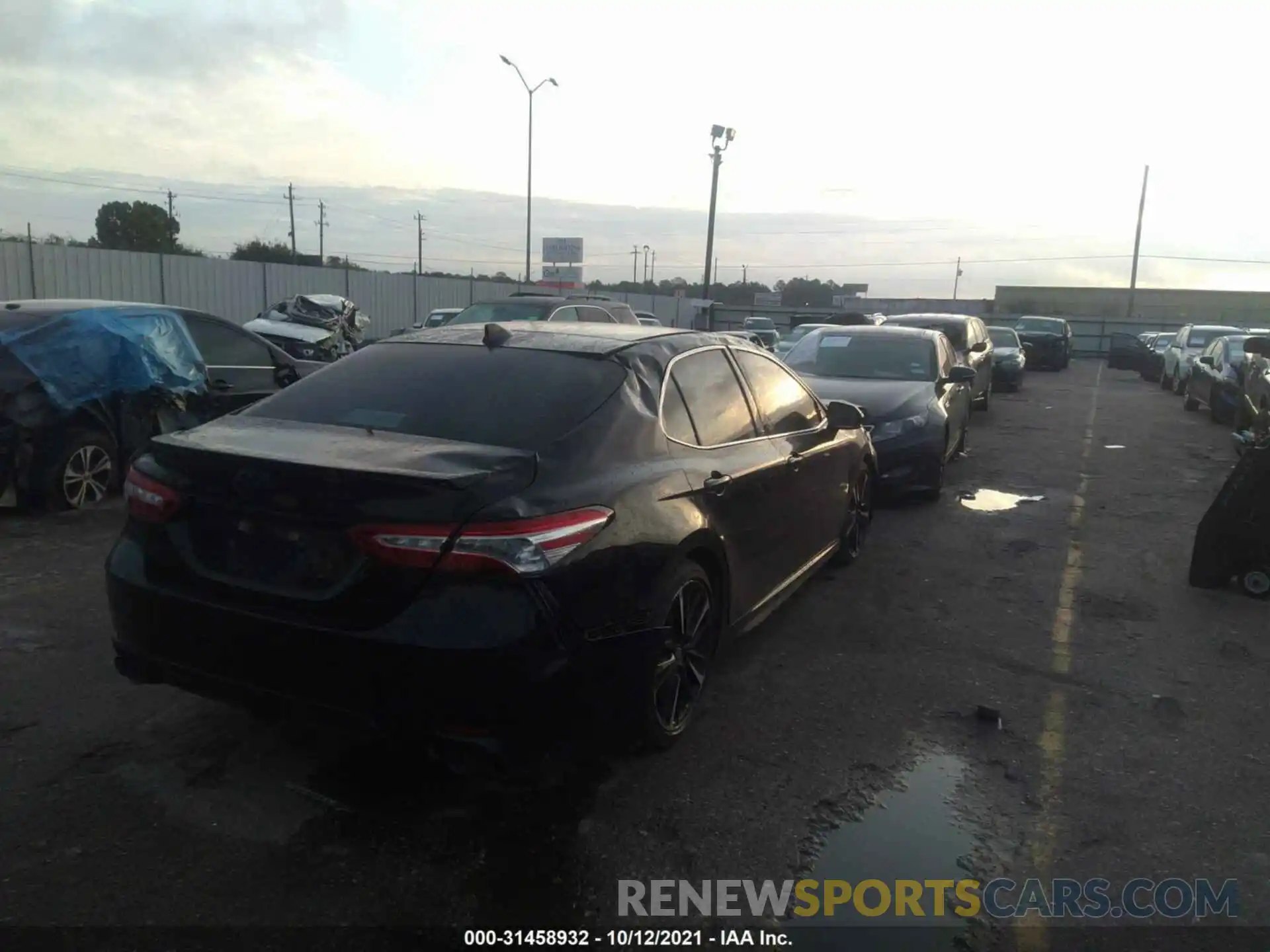 4 Photograph of a damaged car 4T1K61AK0LU385405 TOYOTA CAMRY 2020