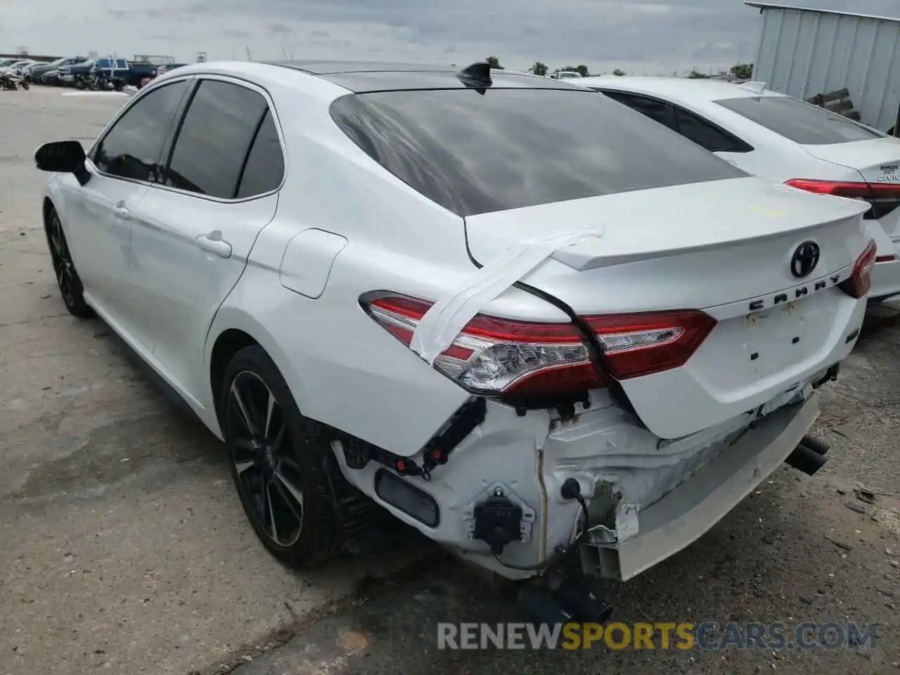 3 Photograph of a damaged car 4T1K61AK0LU385744 TOYOTA CAMRY 2020