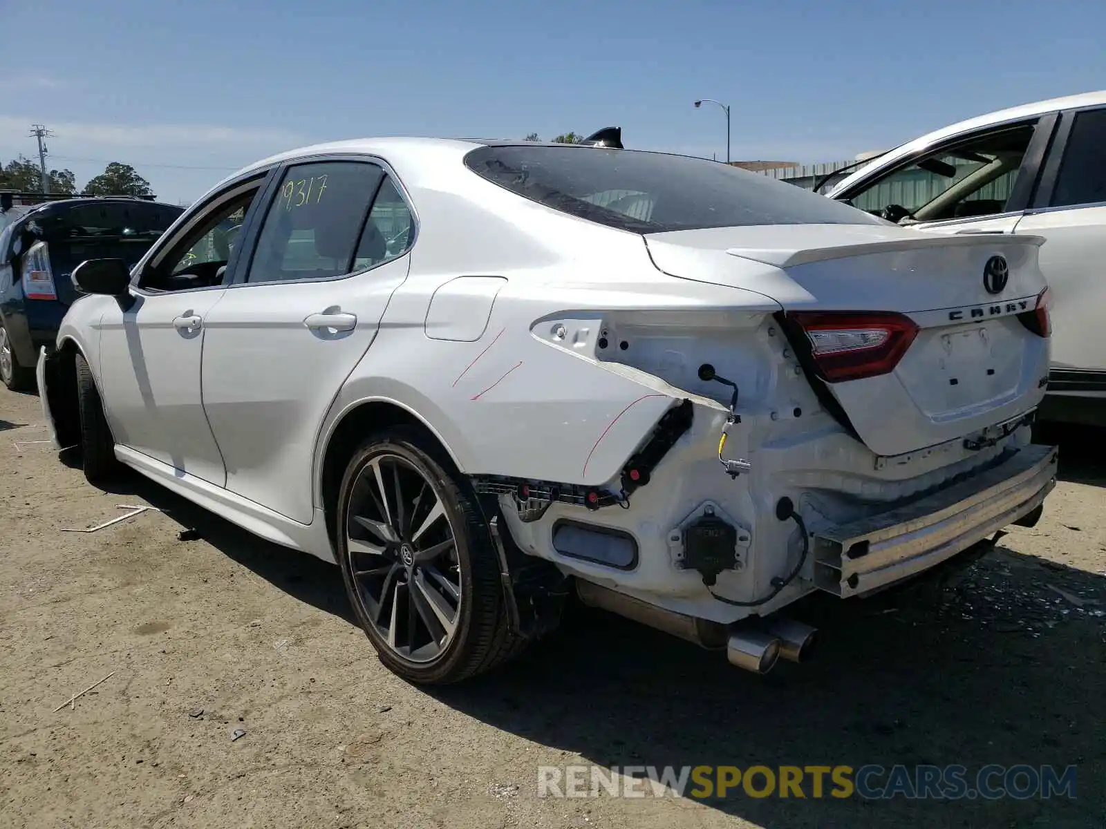 3 Photograph of a damaged car 4T1K61AK0LU877285 TOYOTA CAMRY 2020