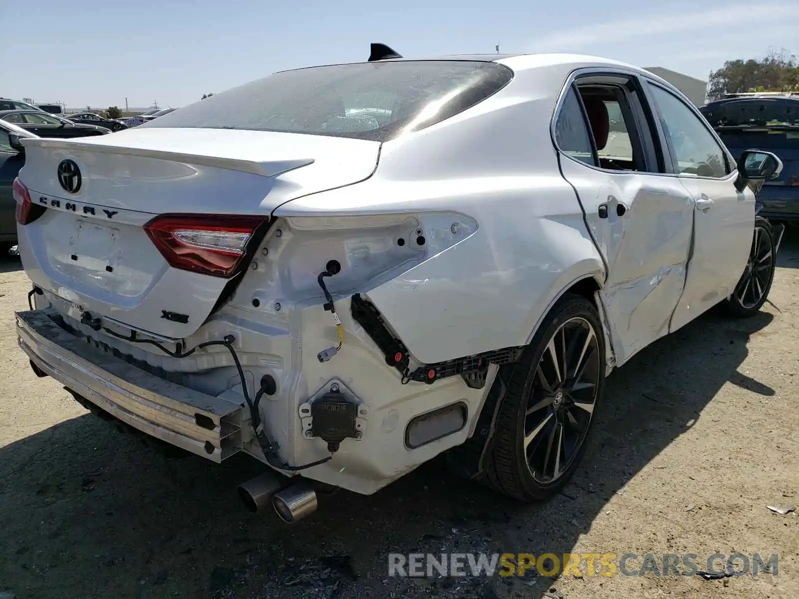 4 Photograph of a damaged car 4T1K61AK0LU877285 TOYOTA CAMRY 2020