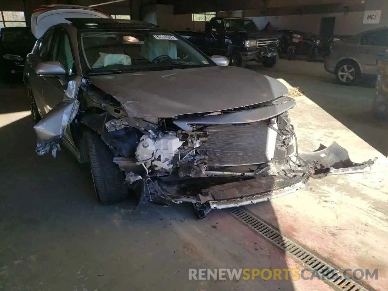 1 Photograph of a damaged car 4T1K61AK0LU889923 TOYOTA CAMRY 2020