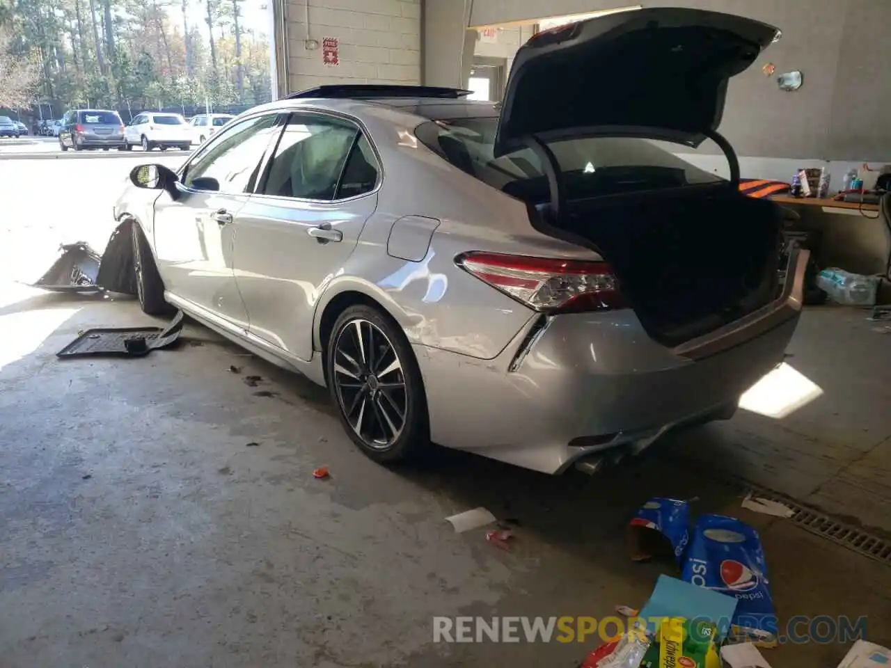 3 Photograph of a damaged car 4T1K61AK0LU889923 TOYOTA CAMRY 2020